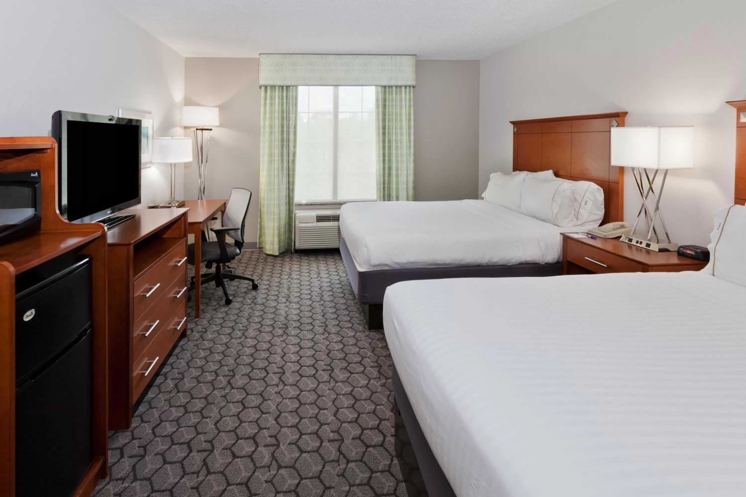 Photo of the whole room, Bed in Holiday Inn Express Phenix City-Fort Benning by IHG