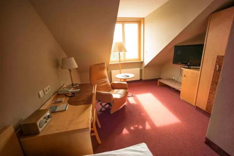 Photo of the whole room, Bed in Hotel Gude