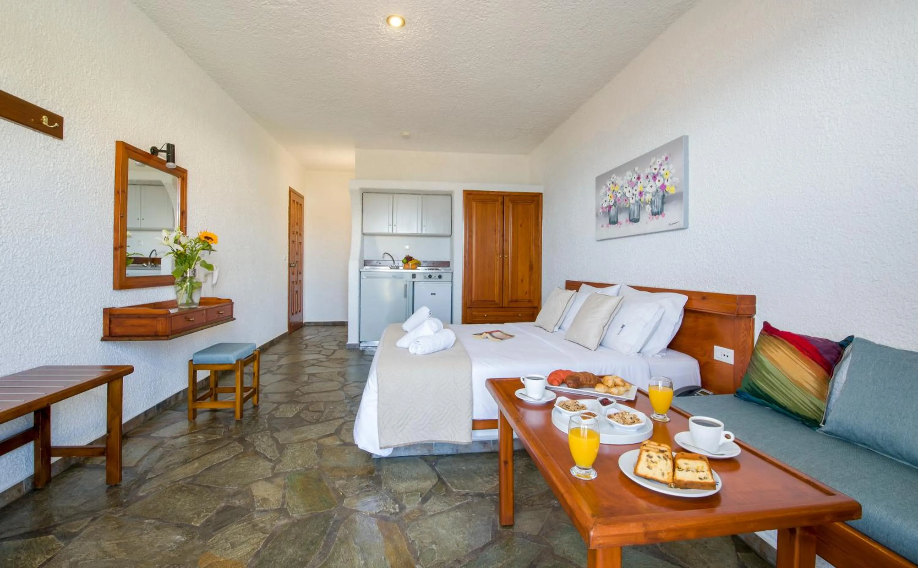 Photo of the whole room, Bed in Folia Apartments Chania