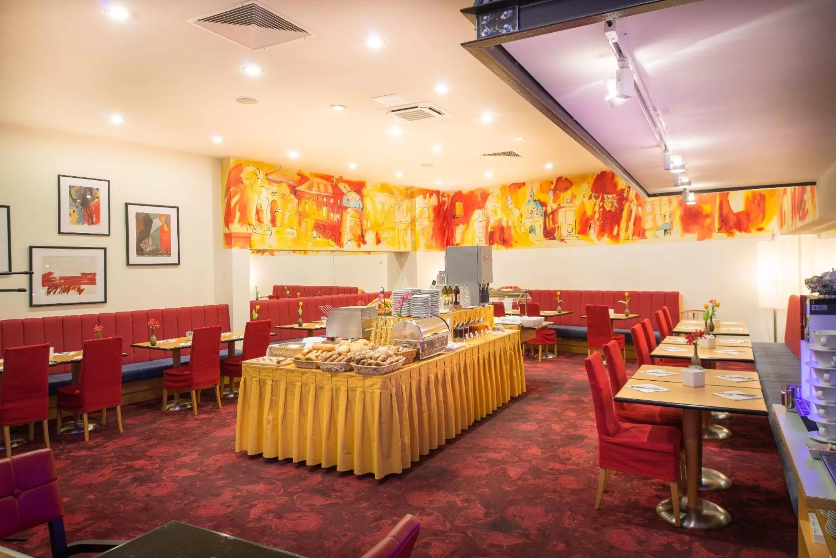 Restaurant/places to eat in Hotel Boltzmann