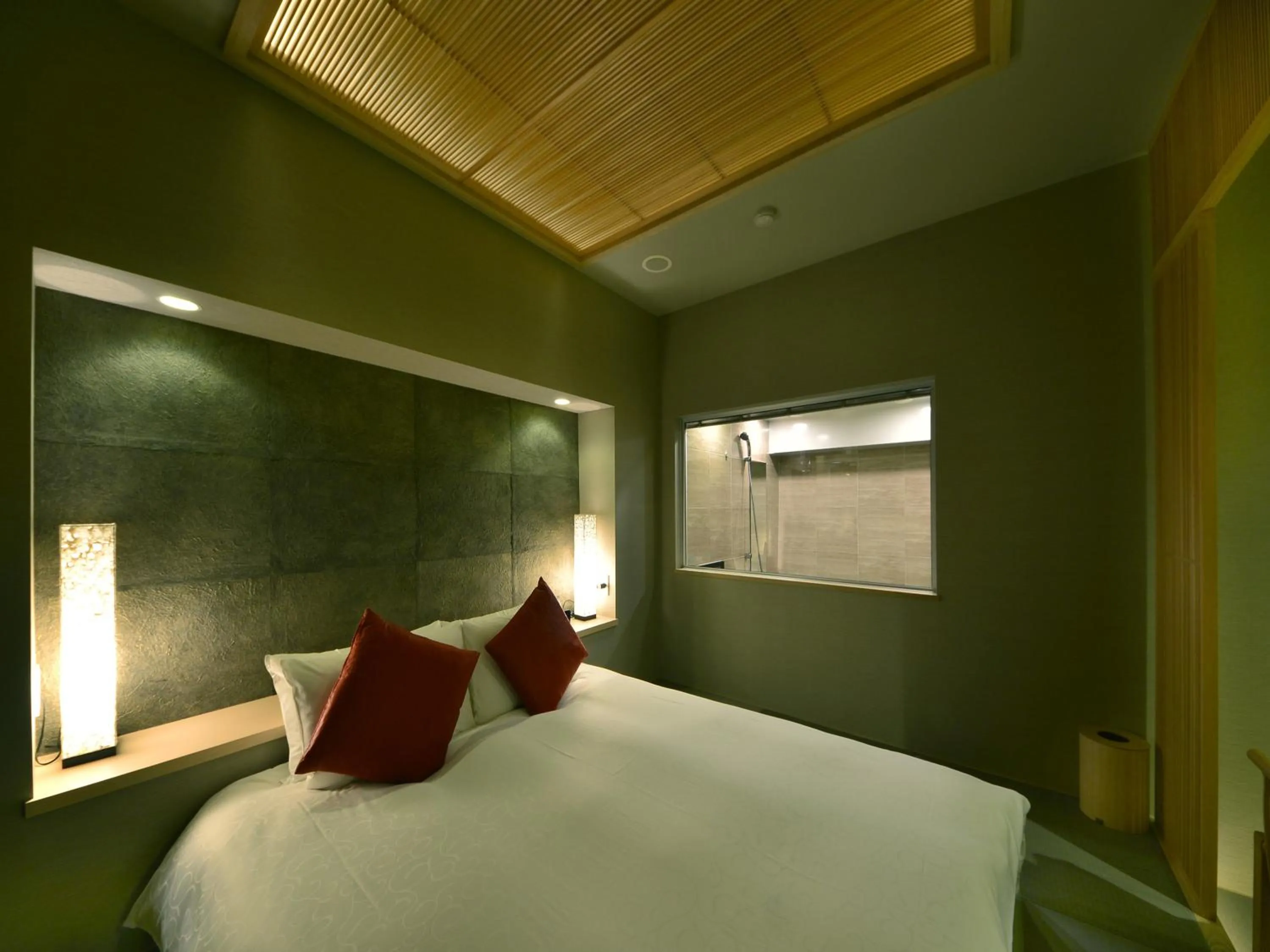 Photo of the whole room, Bed in Roppongi Hotel S