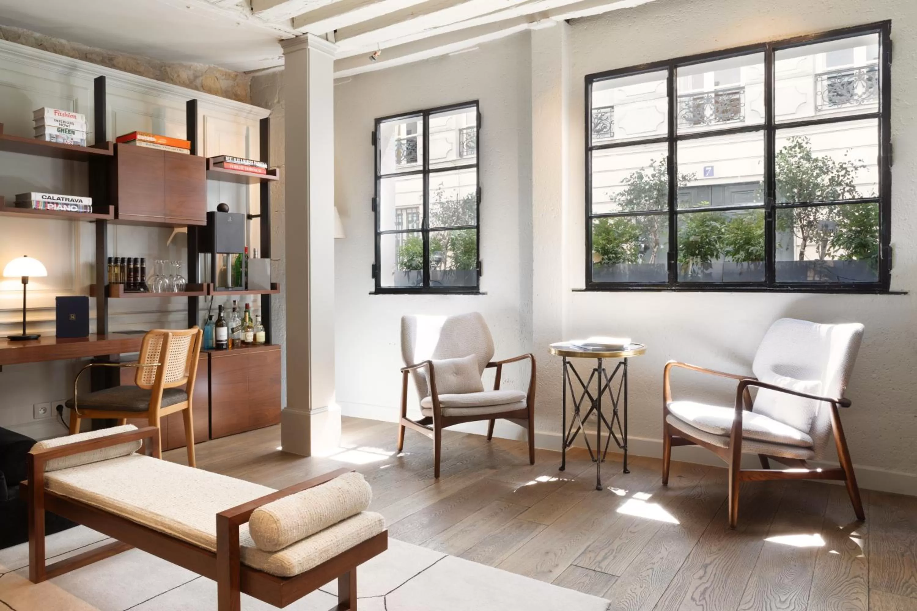 Seating area in Hotel Verneuil Saint Germain