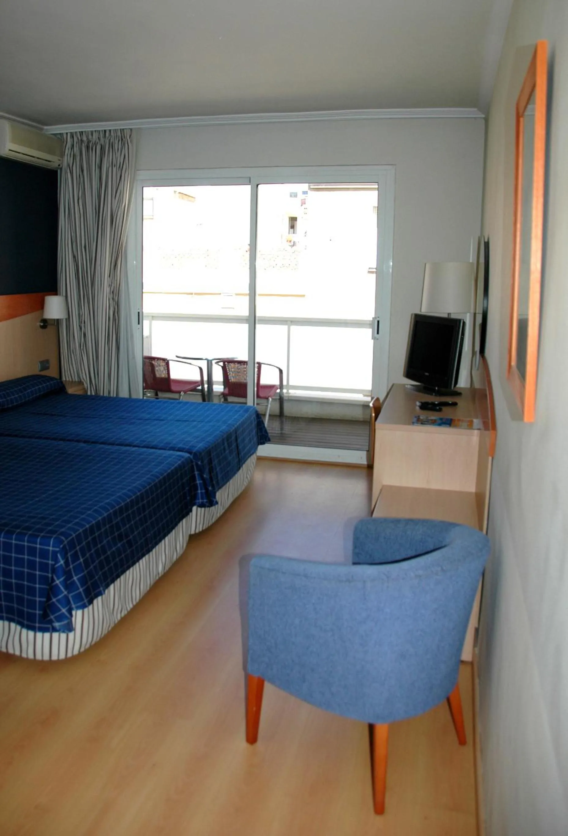 Photo of the whole room in Hotel President