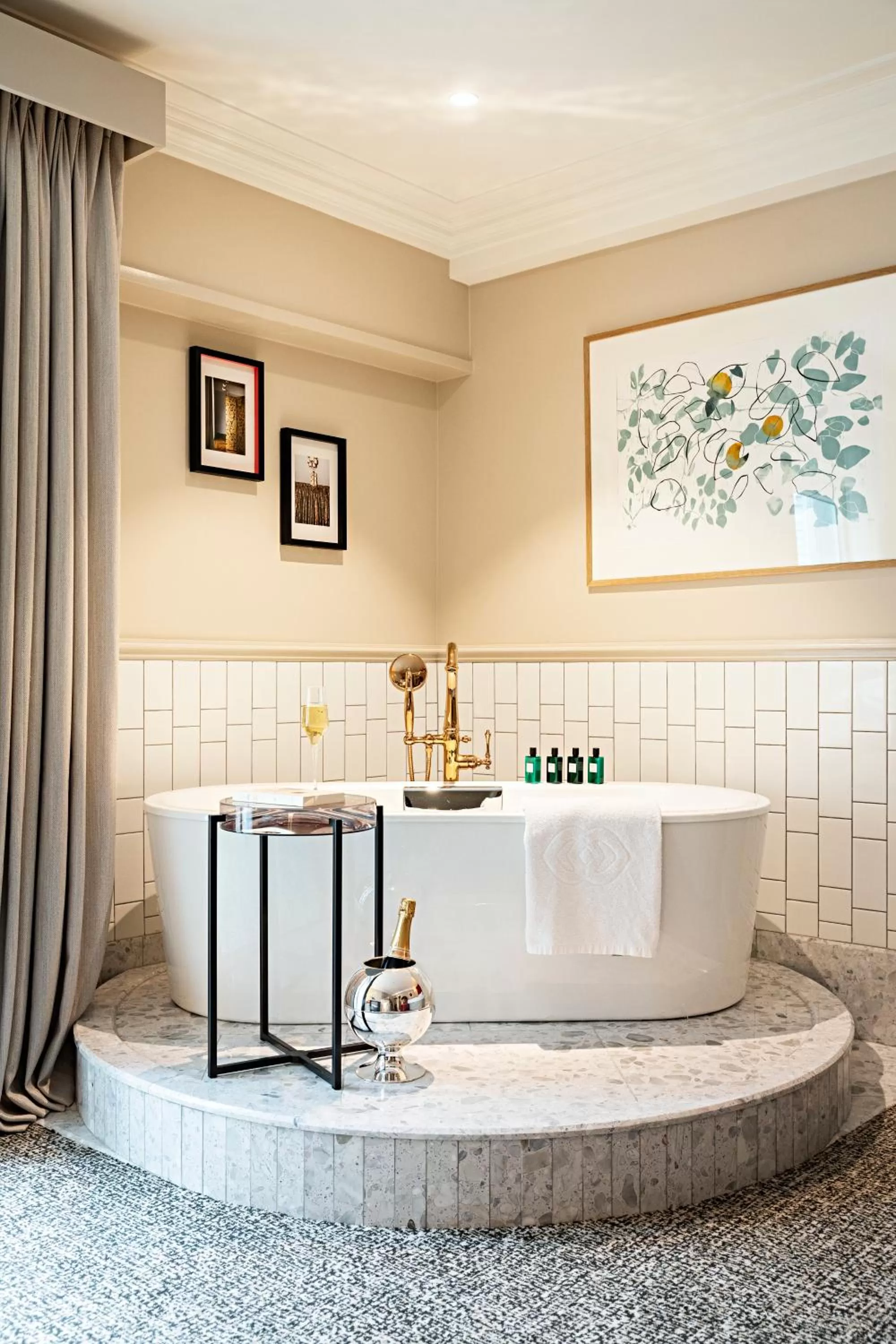 Bath in Sofitel Le Scribe Paris Opera
