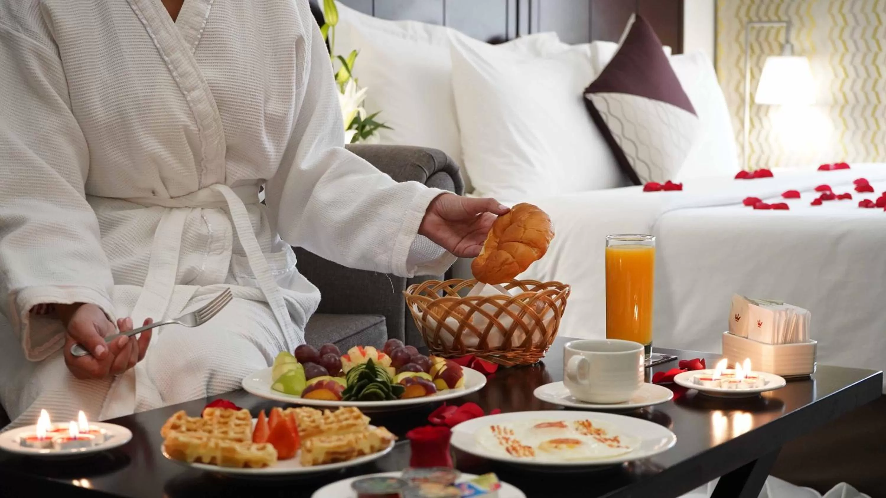 Bed in Savoy Crest Hotel Apartments