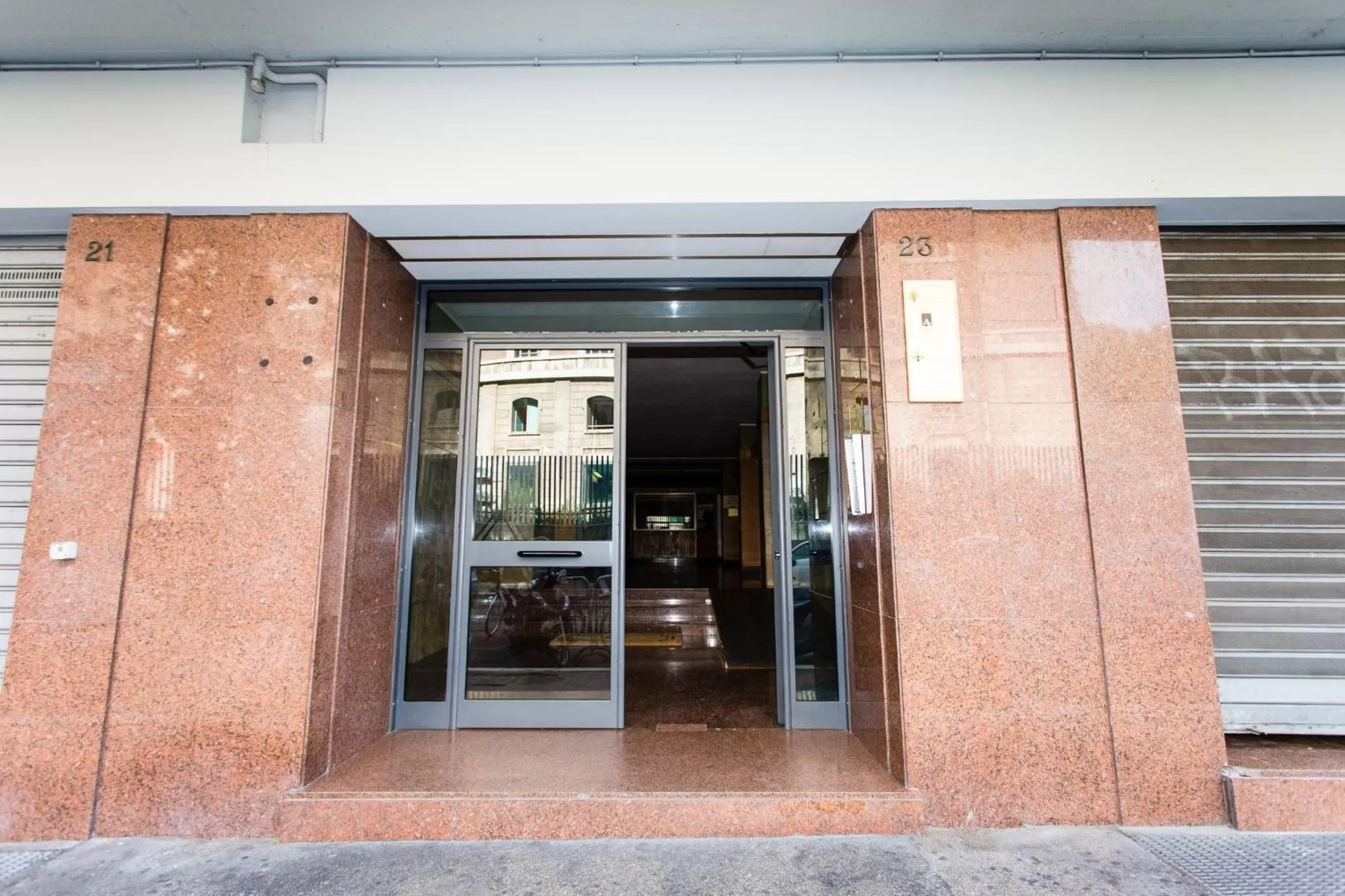 Facade/entrance in Trastevere's Friends