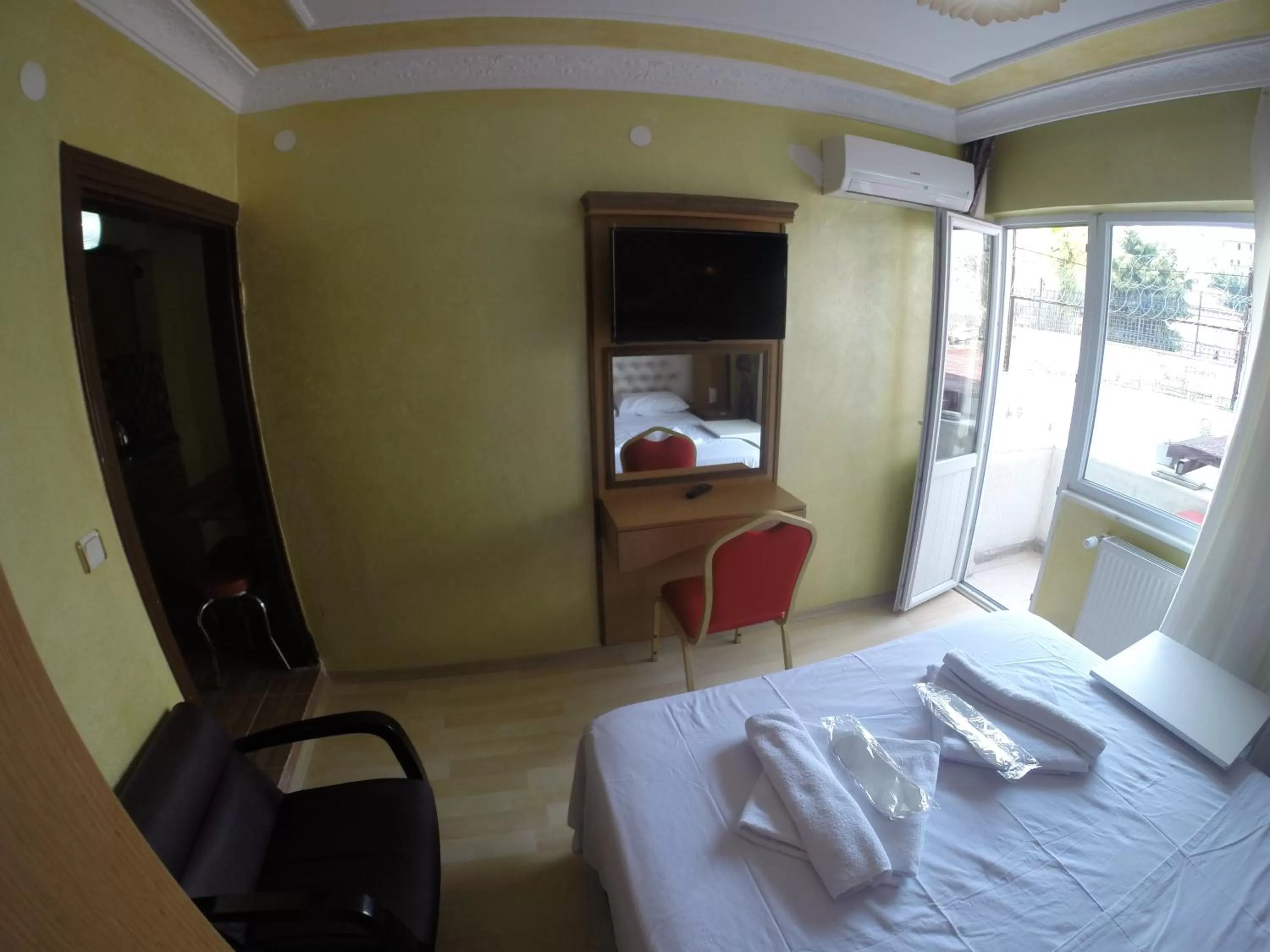 Seating area, TV/Entertainment Center in Arat Apartments