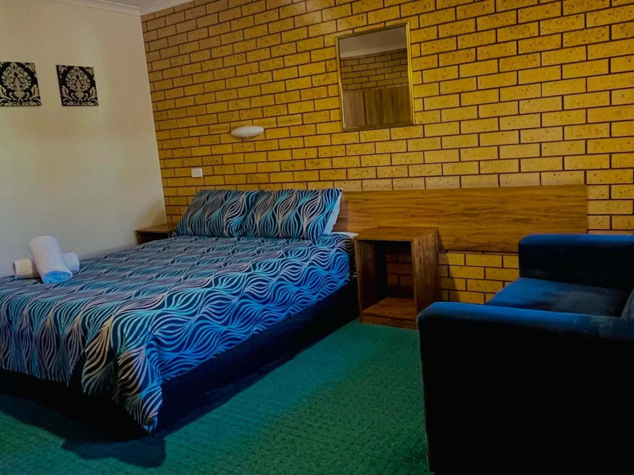 Queen Room in Lake Mulwala Hotel Queen Room in Lake Mulwala Hotel