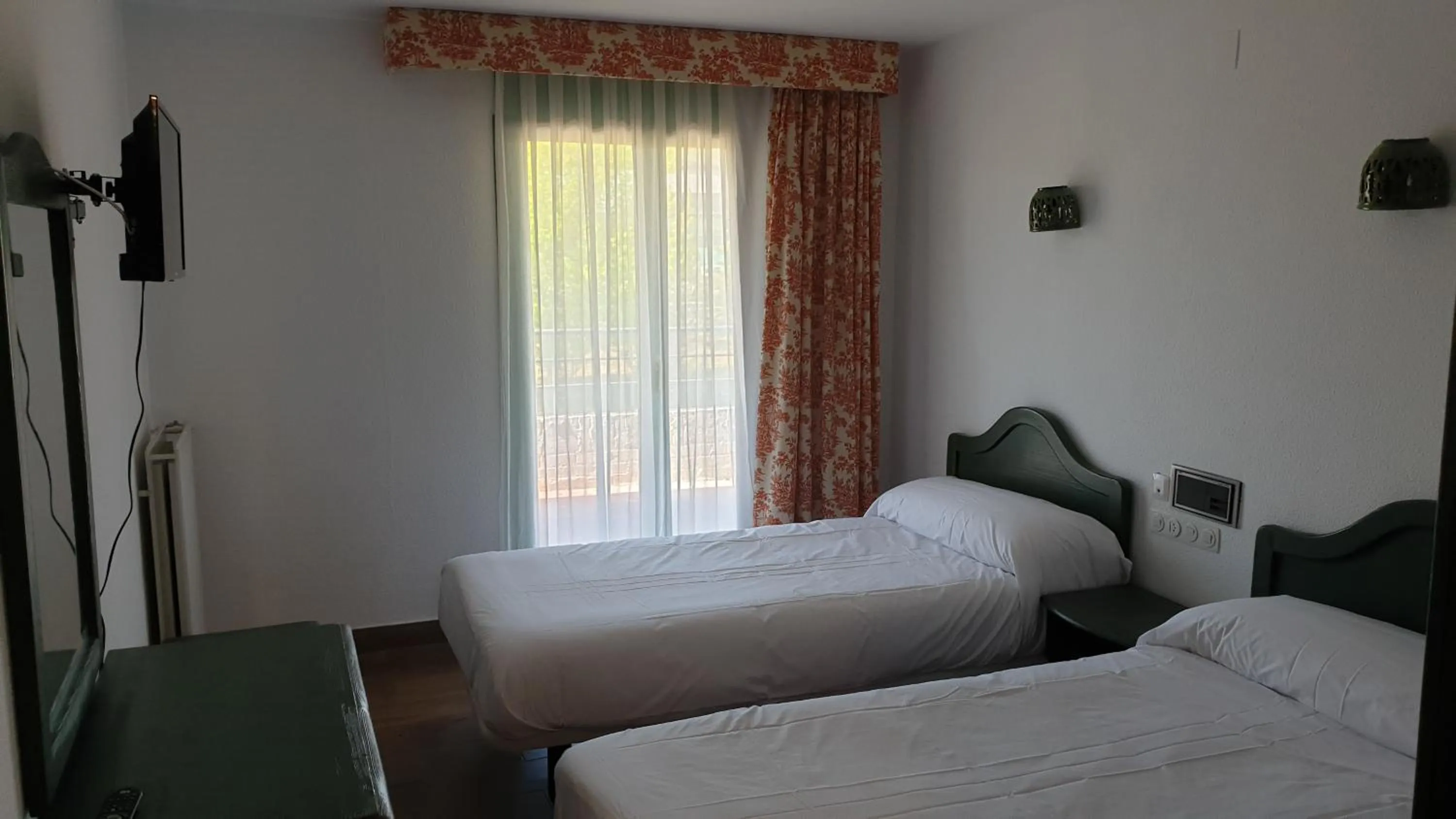 Bed in Sabiñanigo Camp & Hotel