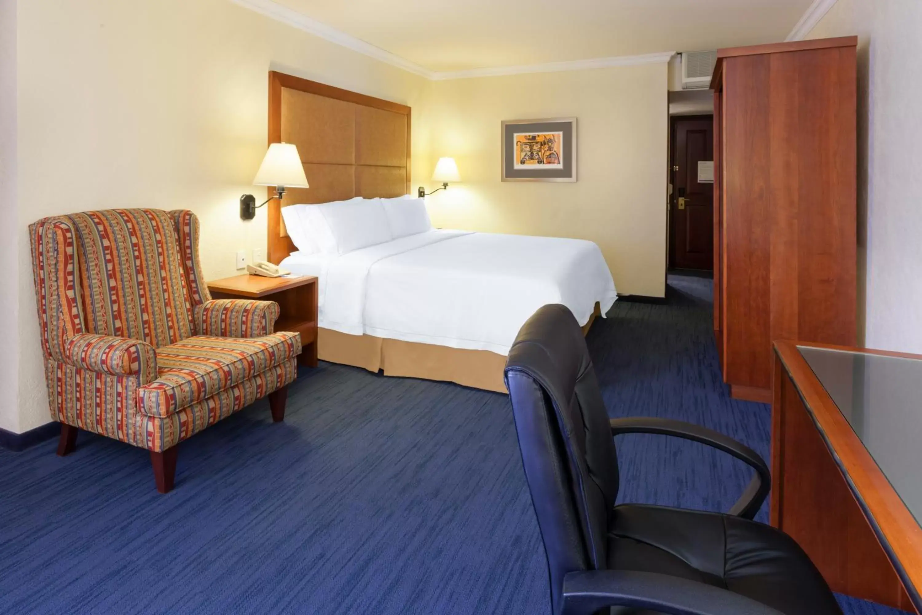 Standard King Room in Holiday Inn Express Oaxaca - Centro Historico by IHG Standard King Room in Holiday Inn Express Oaxaca - Centro Historico by IHG