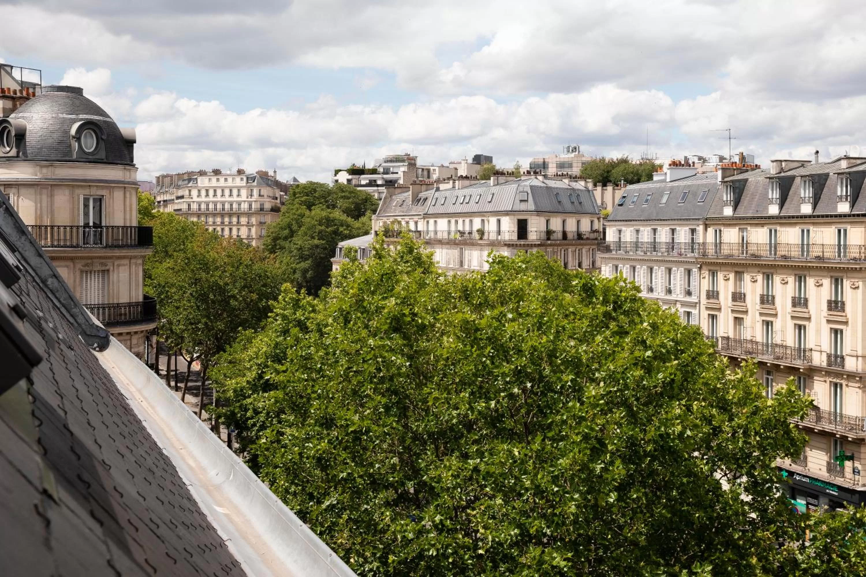 Property building in Hotel Plaza Elysées