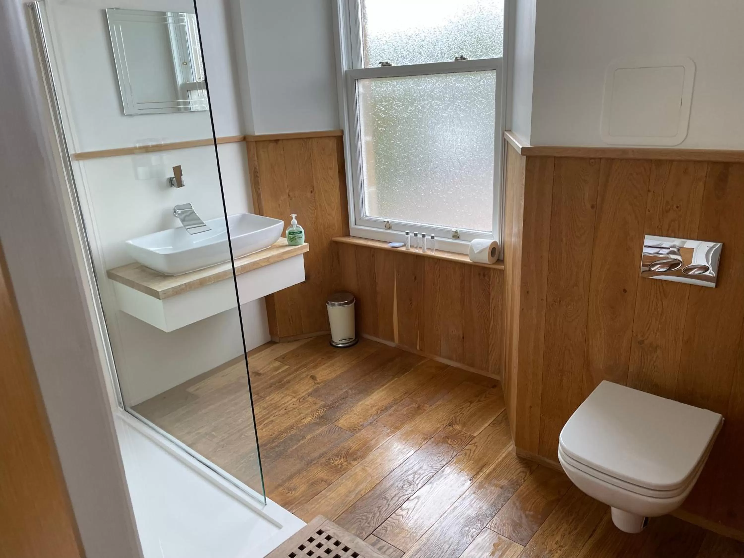 Toilet, Bathroom in Banners House Hotel