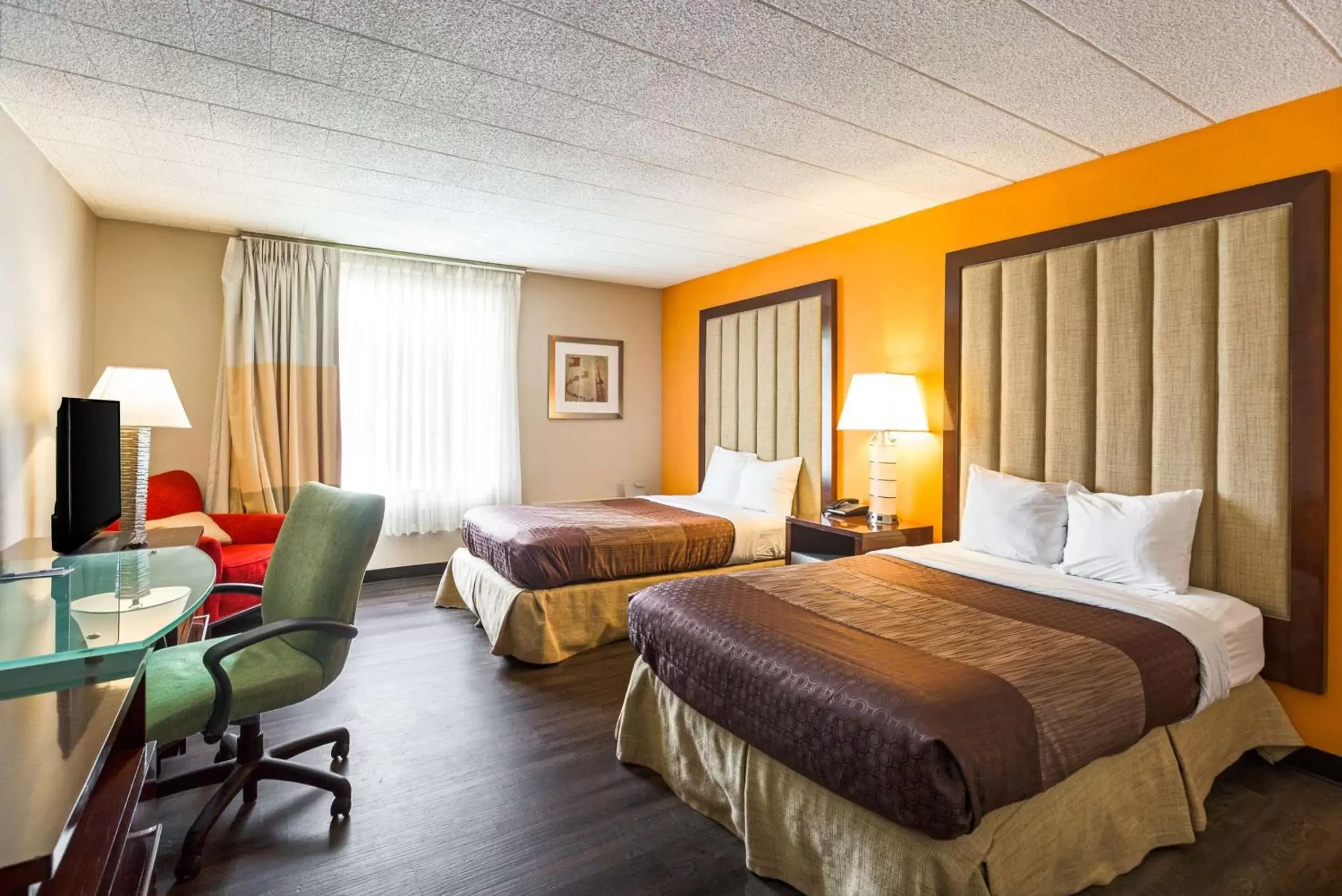 Deluxe Room with Two Double Beds - Non-Smoking in Fairmount Inn & Suites - Stroudsburg, Poconos Deluxe Room with Two Double Beds - Non-Smoking in Fairmount Inn & Suites - Stroudsburg, Poconos