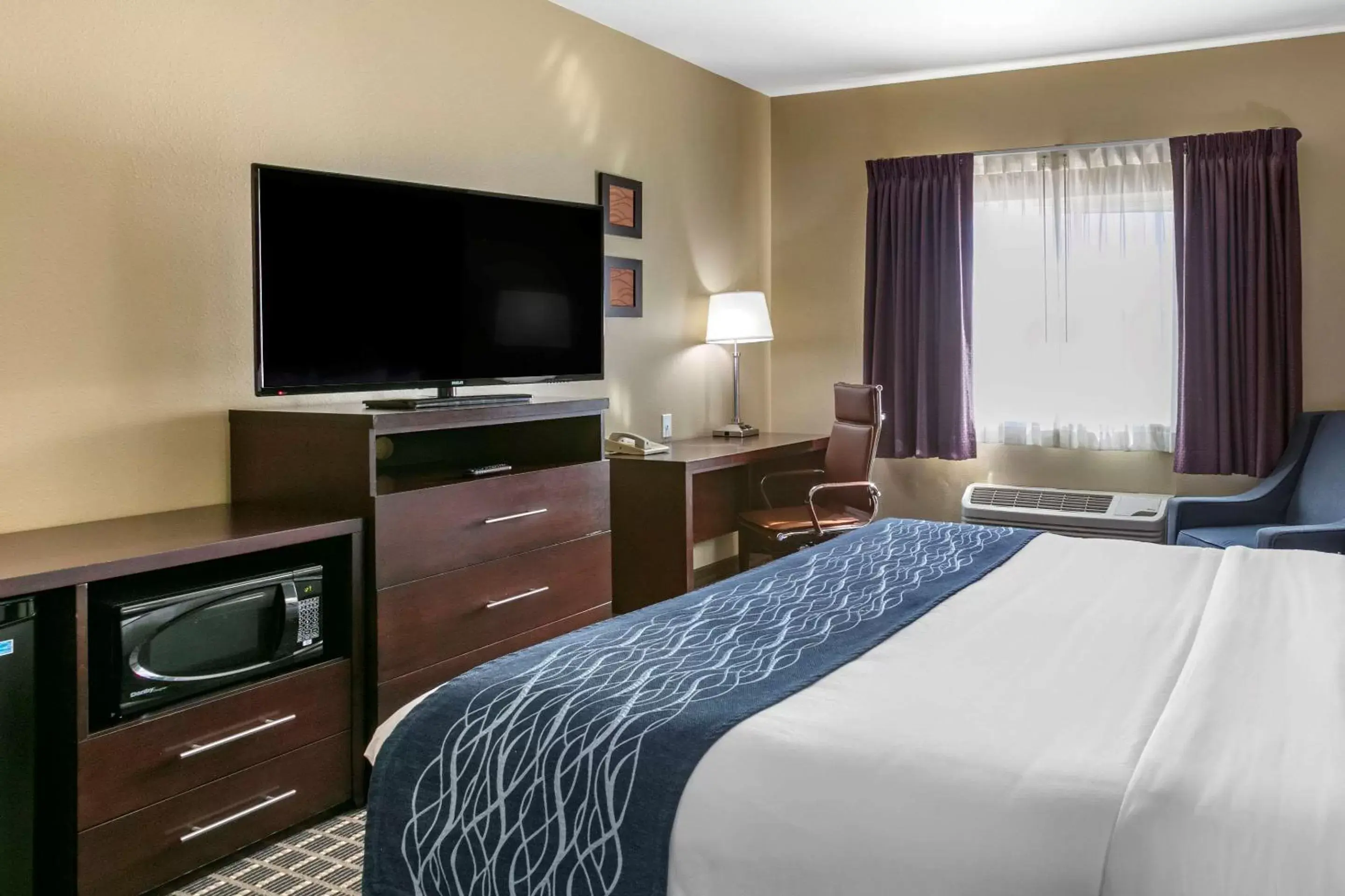 King Room - Non-Smoking in Comfort Inn Fort Collins North King Room - Non-Smoking in Comfort Inn Fort Collins North