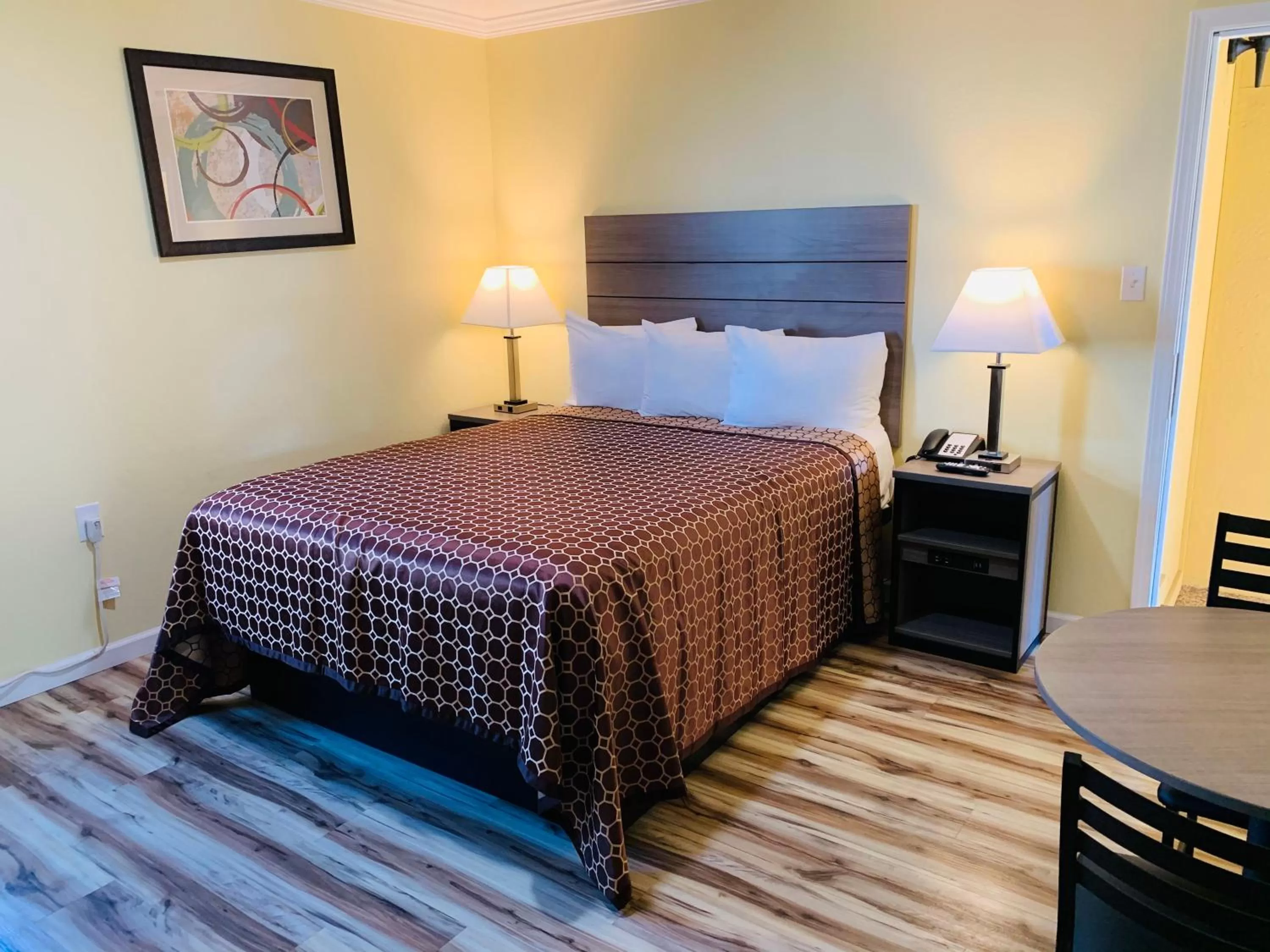 Other, Bed in Central Coast Inn Cayucos