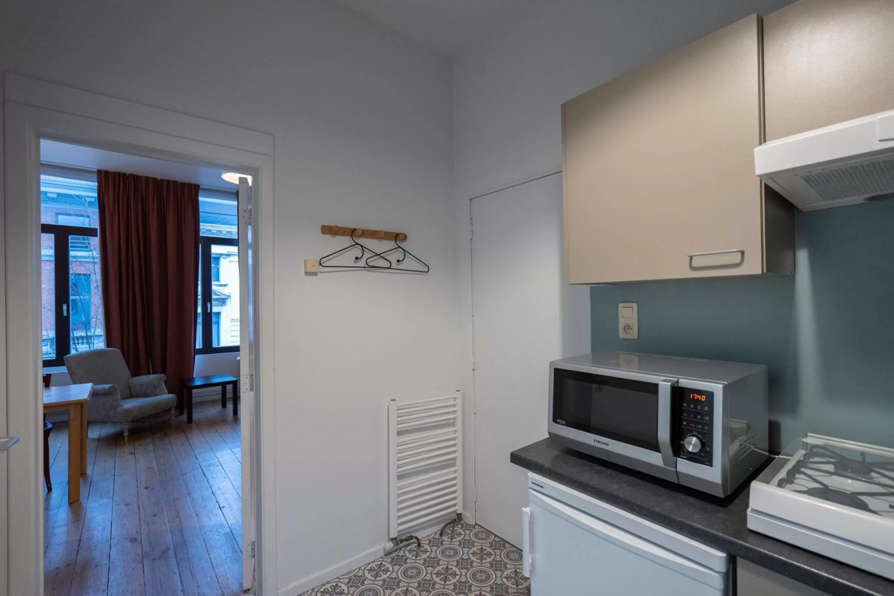 Kitchen or kitchenette, TV/Entertainment Center in Because the Night city lodge