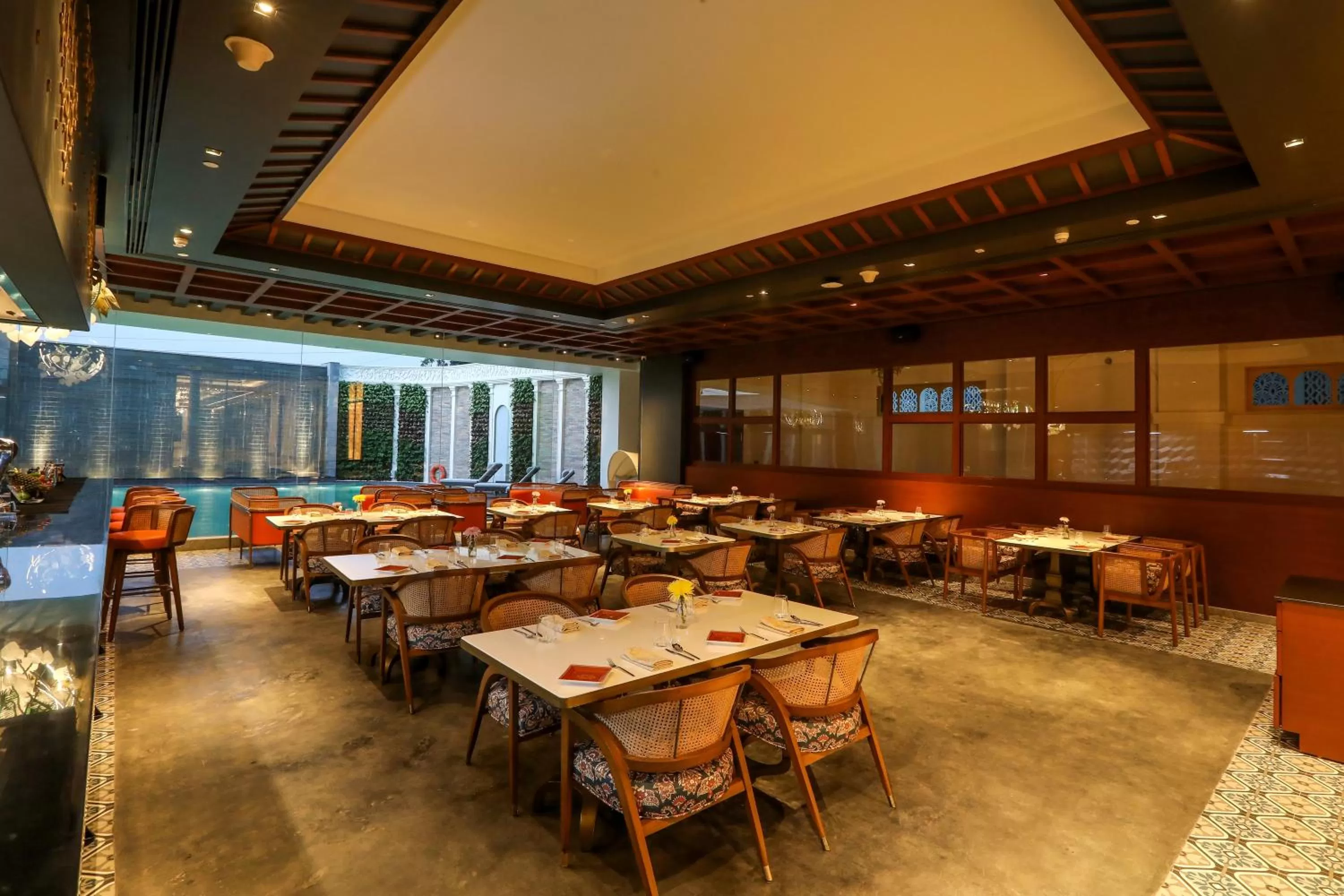 Restaurant/places to eat in Radisson Blu Hotel & Suites GRT Chennai