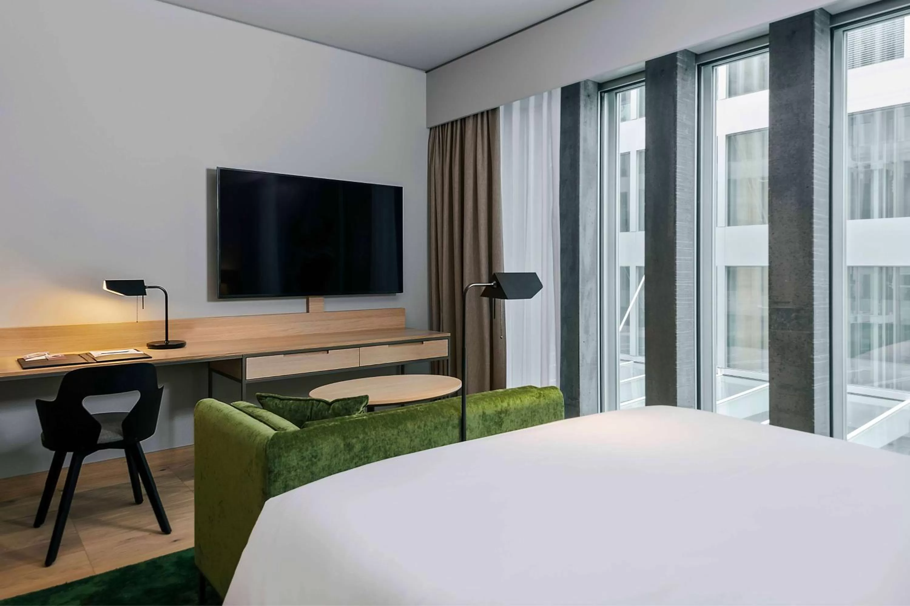 TV and multimedia, Bed in Hyatt Regency Zurich Airport Circle