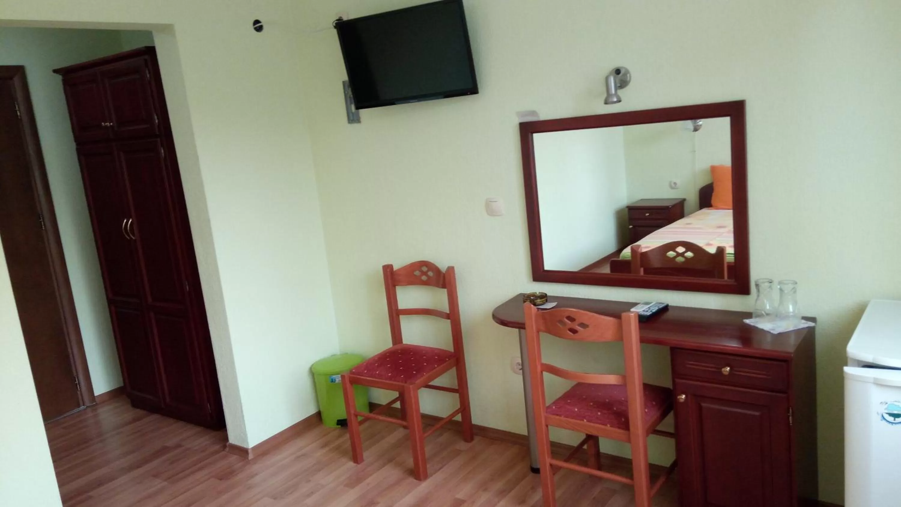 TV/Entertainment Center in Motel Elegance