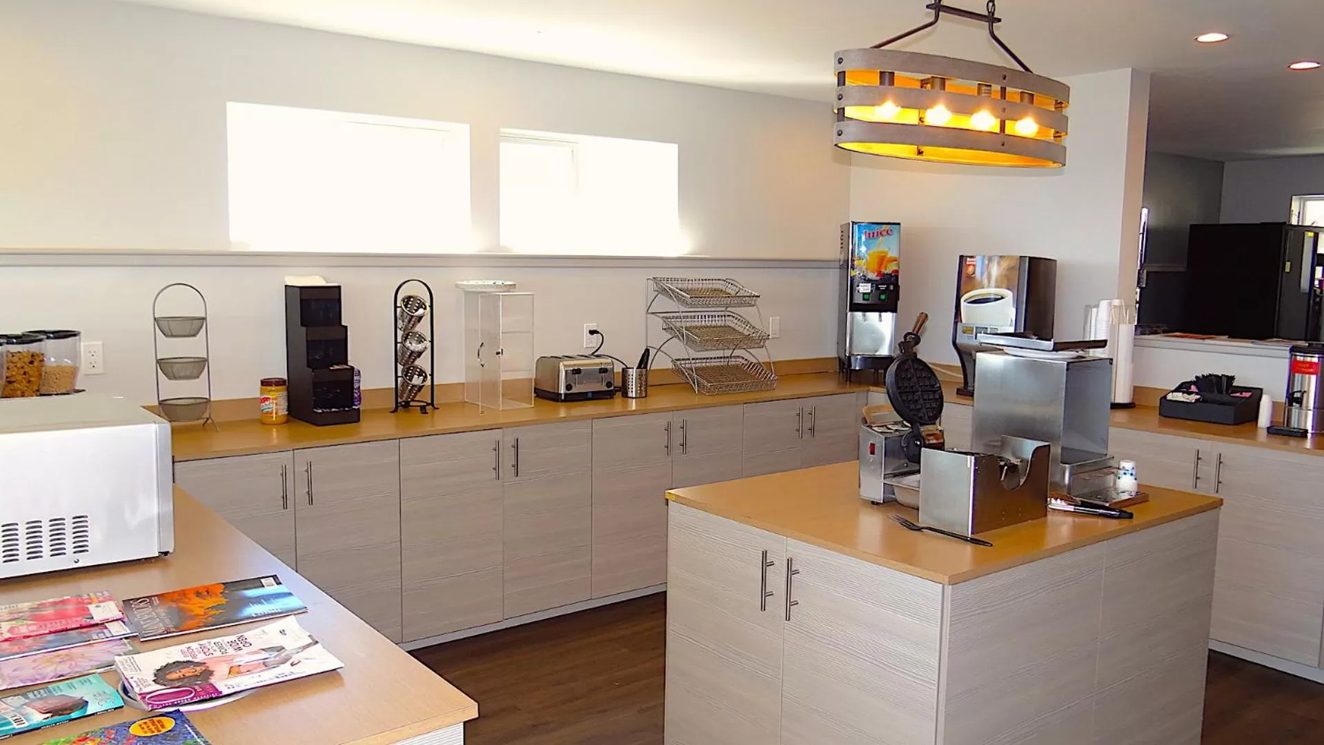 Breakfast in Ledges By the Bay