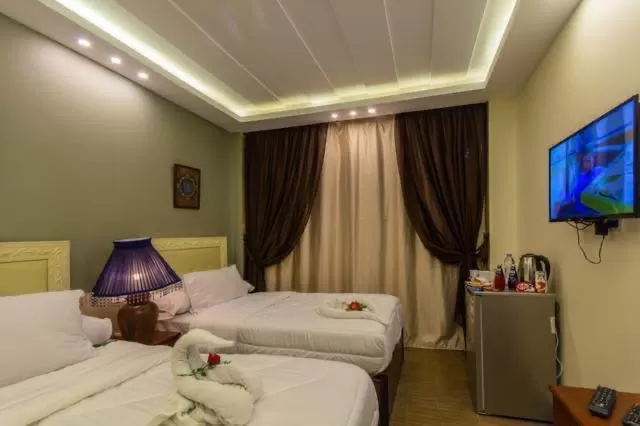 Bed in PANORAMA view pyramids