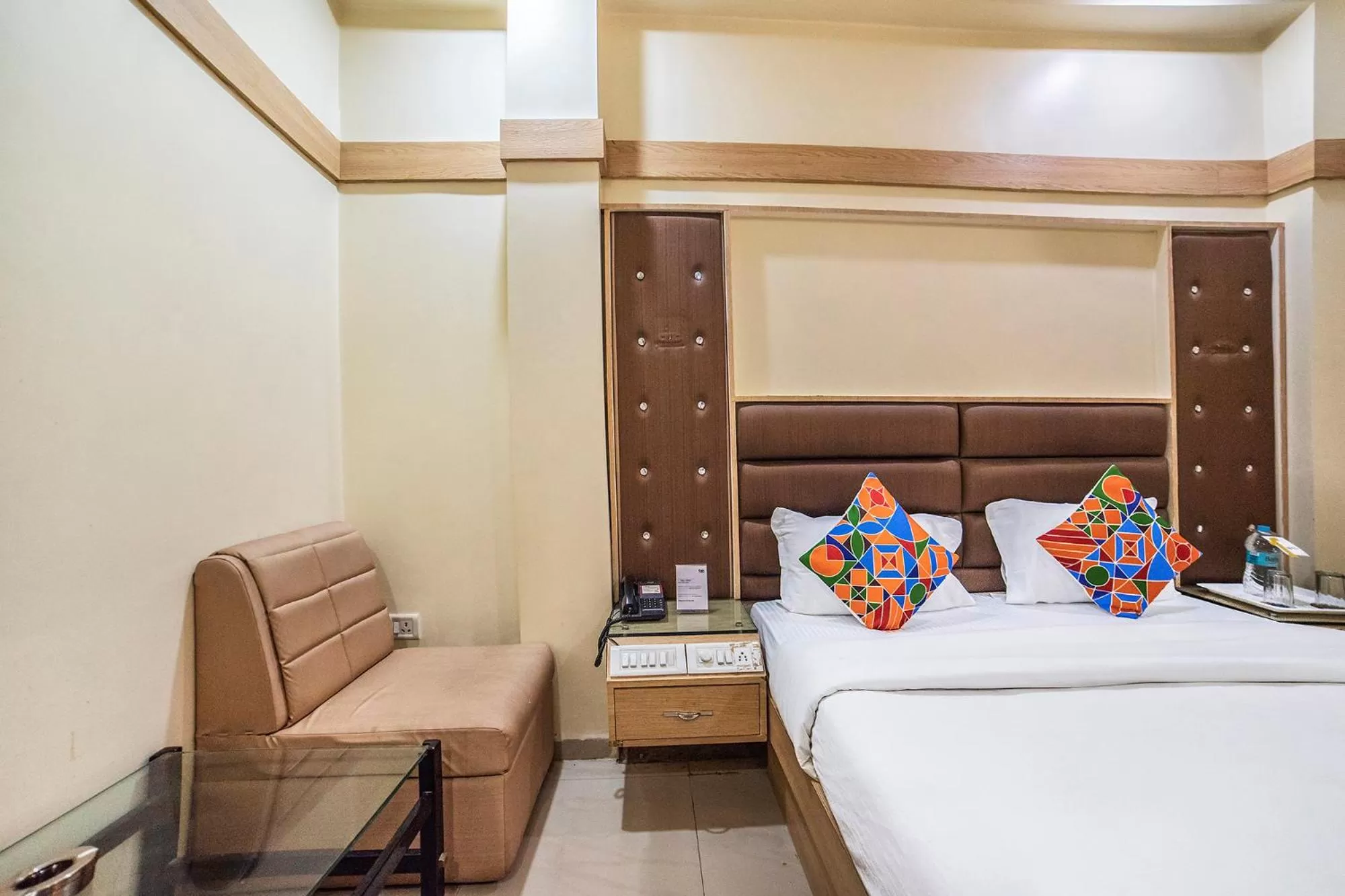 Bedroom, Bed in FabHotel Santoor Geeta Bhawan Square