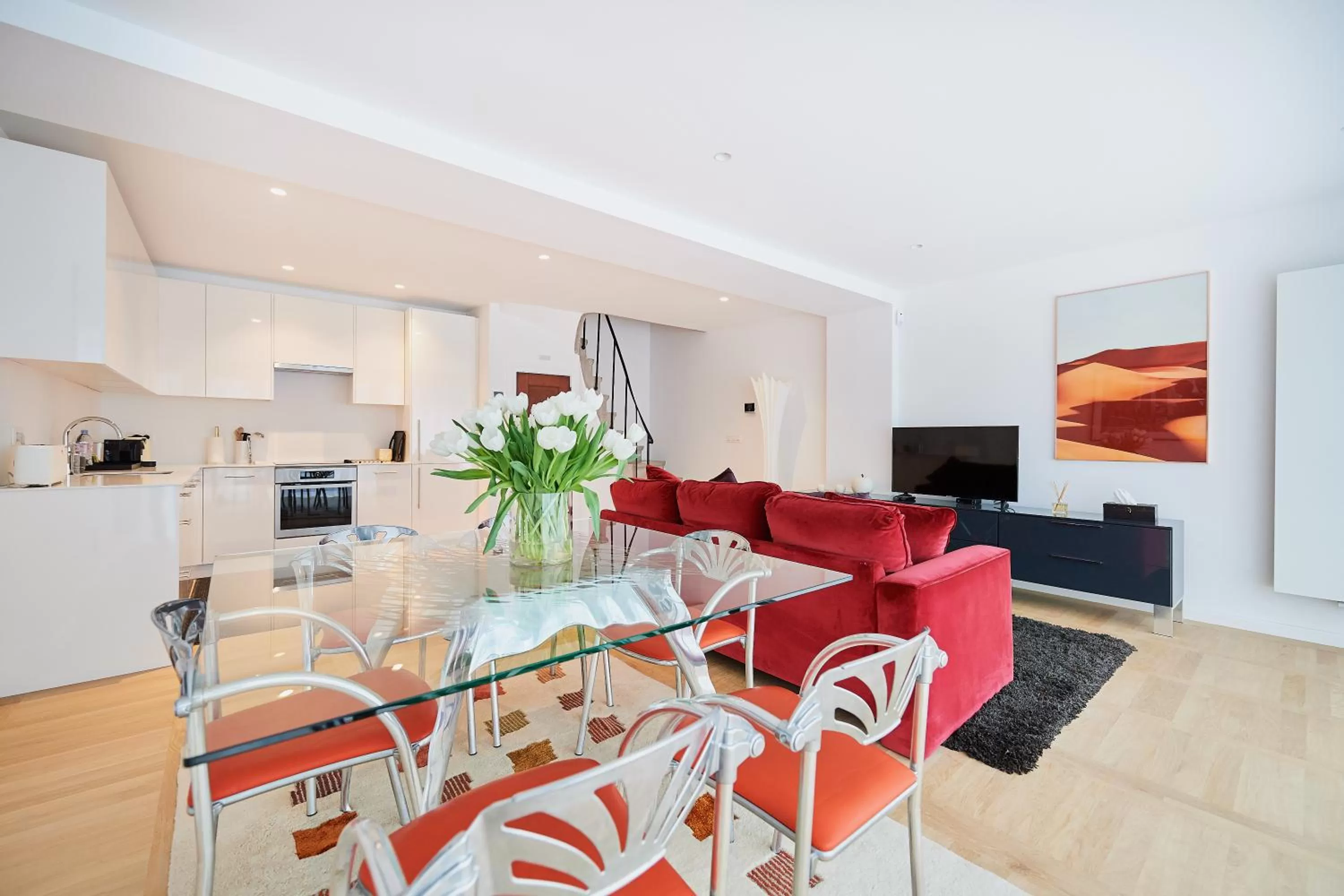 Kitchen or kitchenette, Dining Area in B&B Suites 124