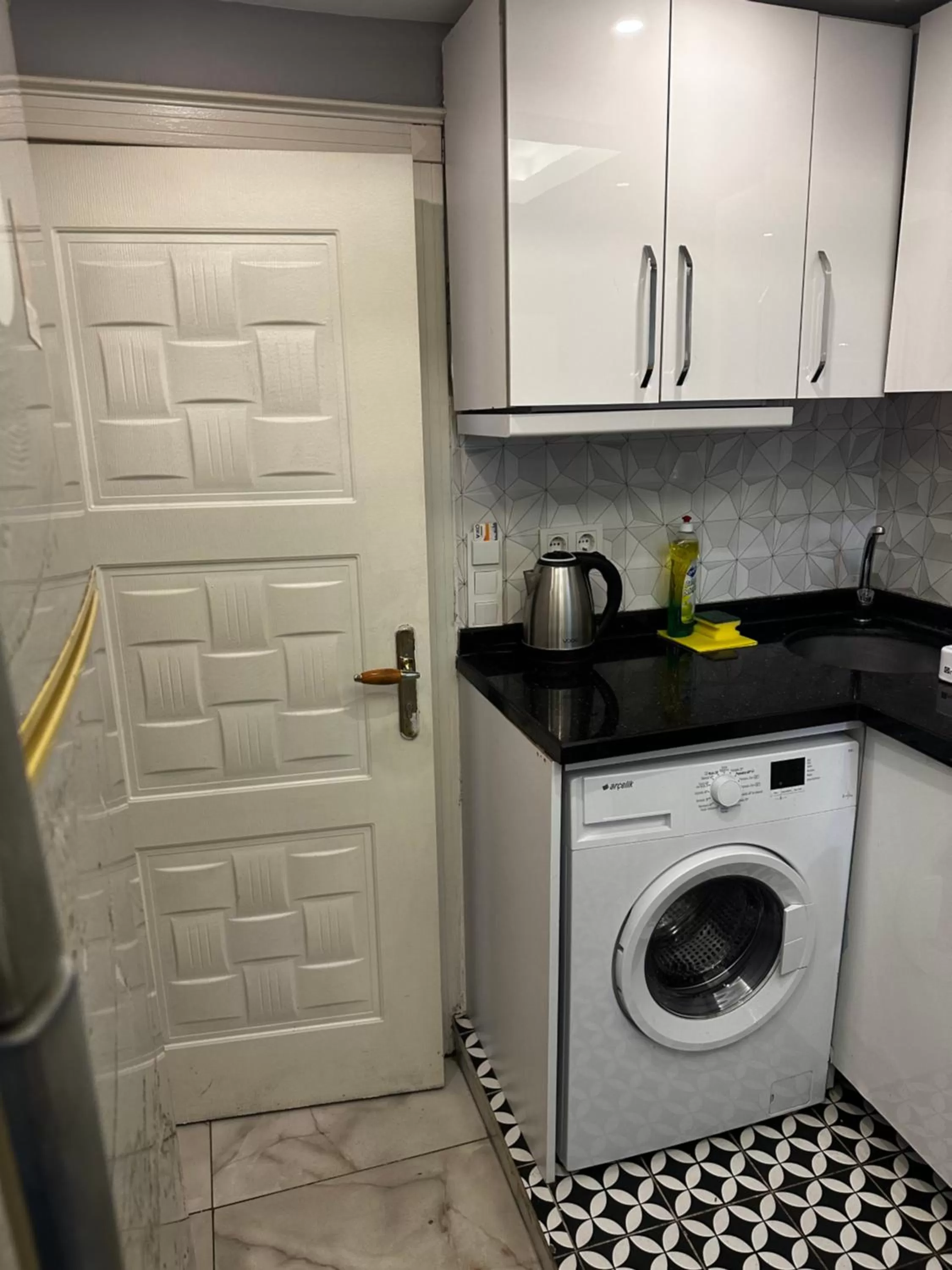 Kitchen/Kitchenette in Arat Apartments