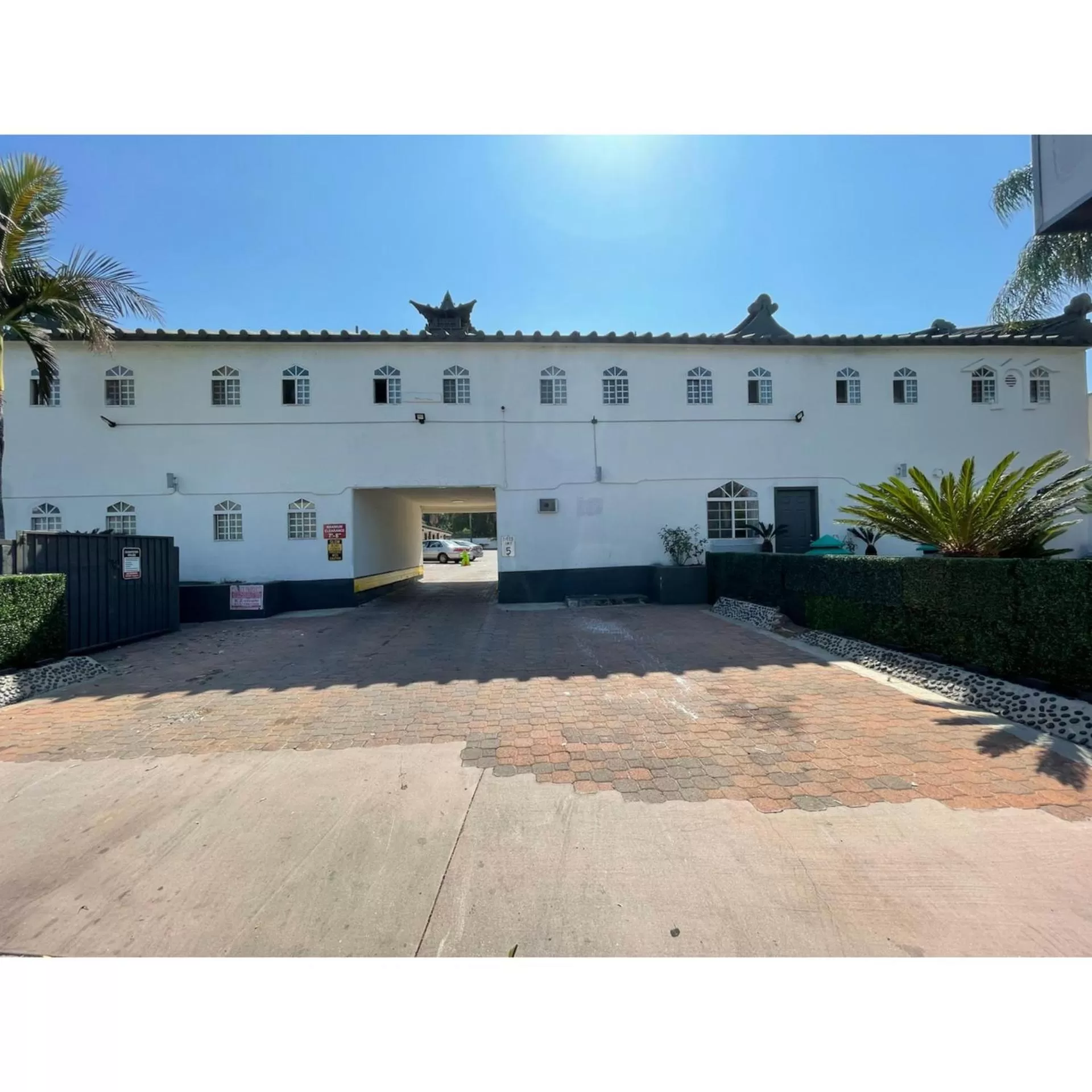 Property Building in Oak Tree Inn