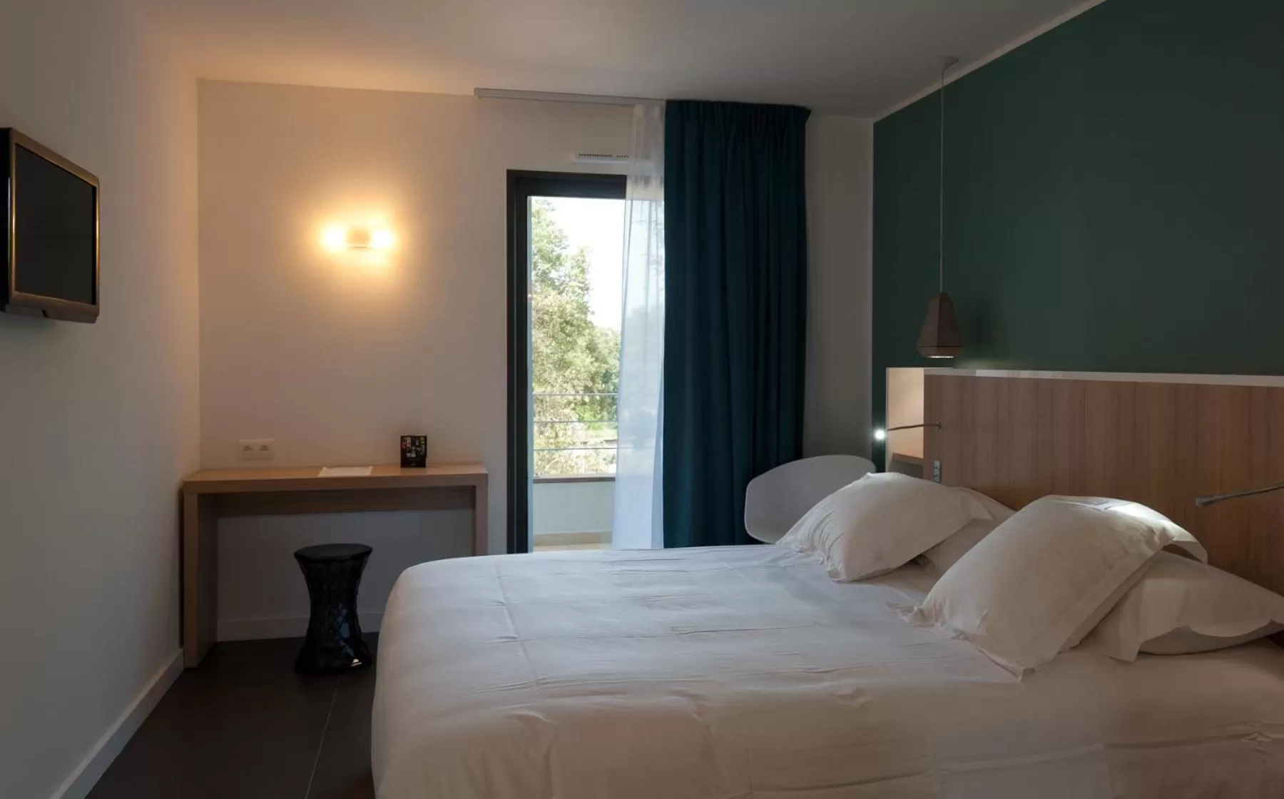 Photo of the whole room, Bed in Résidence Hôtelière Alcyon