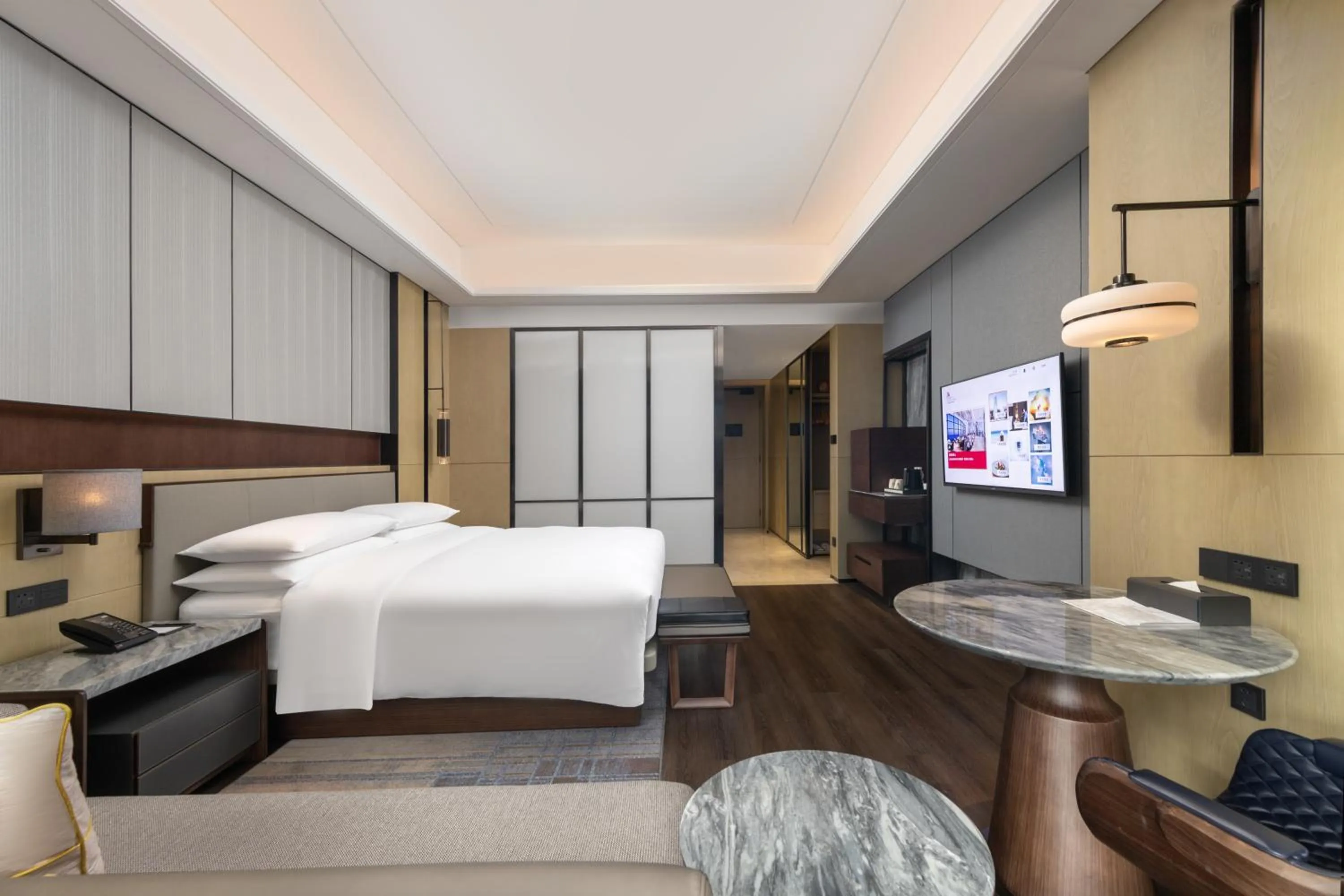 Photo of the whole room, Bed in Zhuhai Marriott Hotel Jinwan