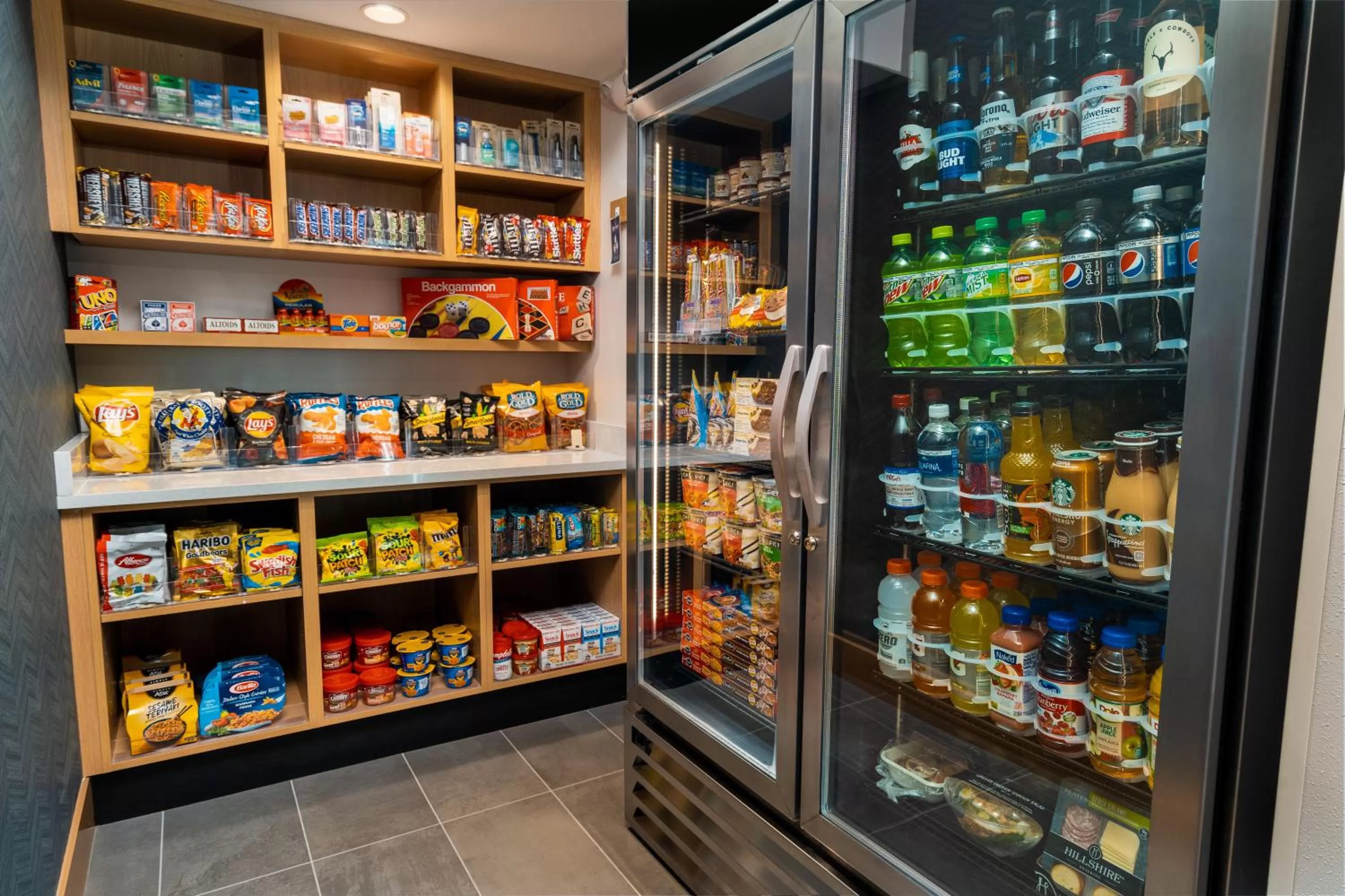 On-site shops in Hyatt House Nashville/Franklin/Cool Springs