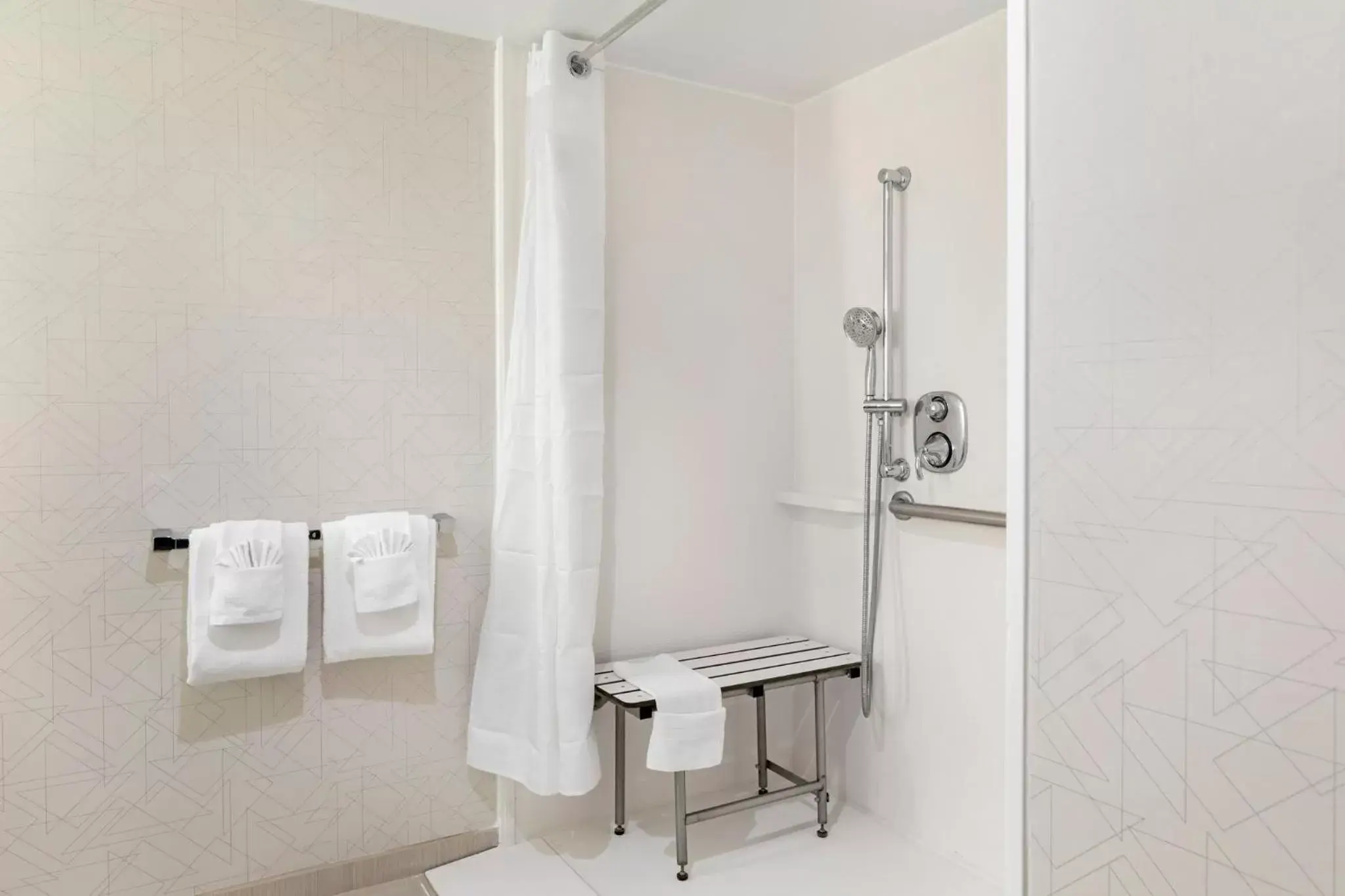 Standard King Room with Mobility Accessible Roll-In Shower in Holiday Inn Express San Bernardino Colton by IHG Standard King Room with Mobility Accessible Roll-In Shower in Holiday Inn Express San Bernardino Colton by IHG