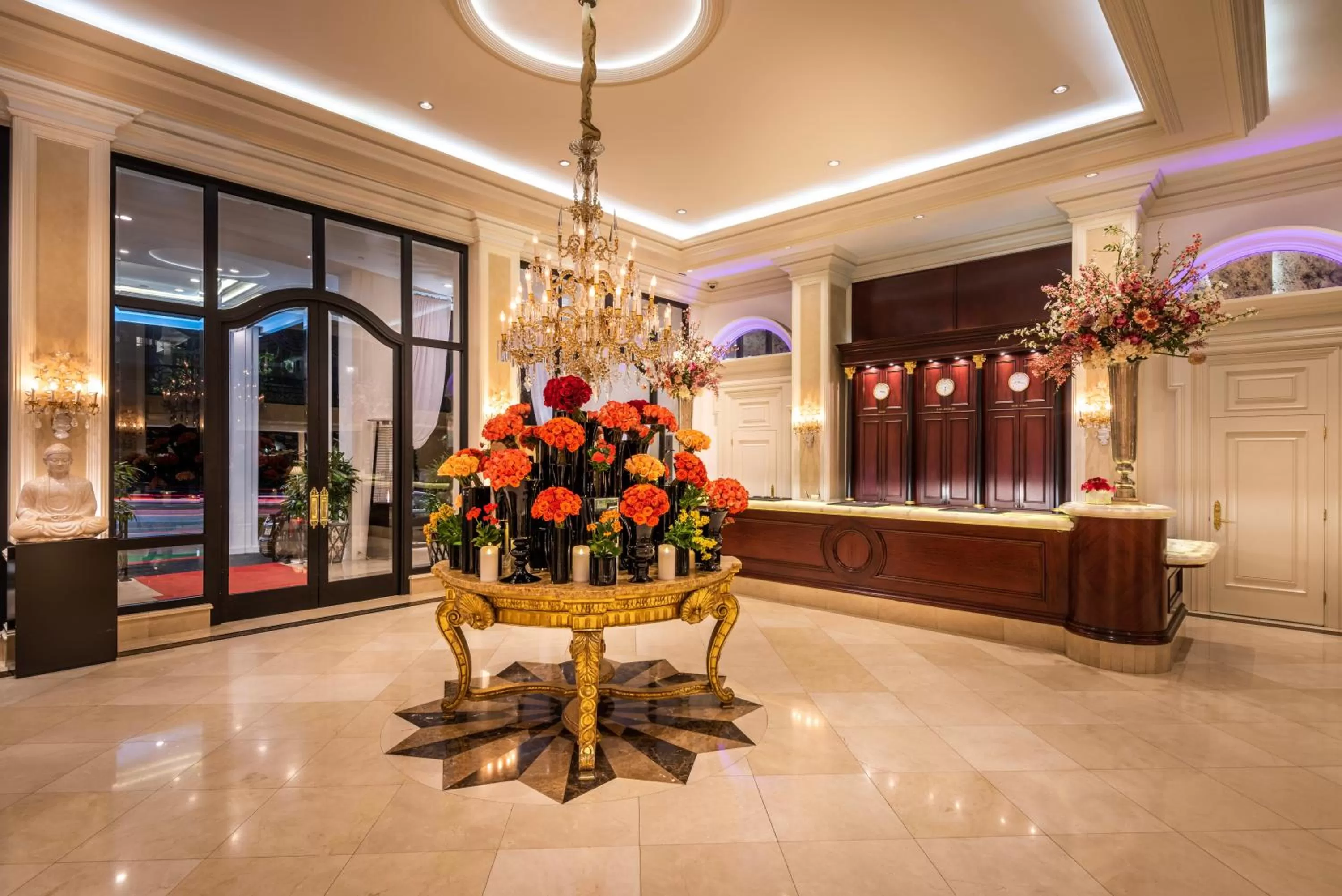 Lobby or reception in Beverly Hills Plaza Hotel & Spa