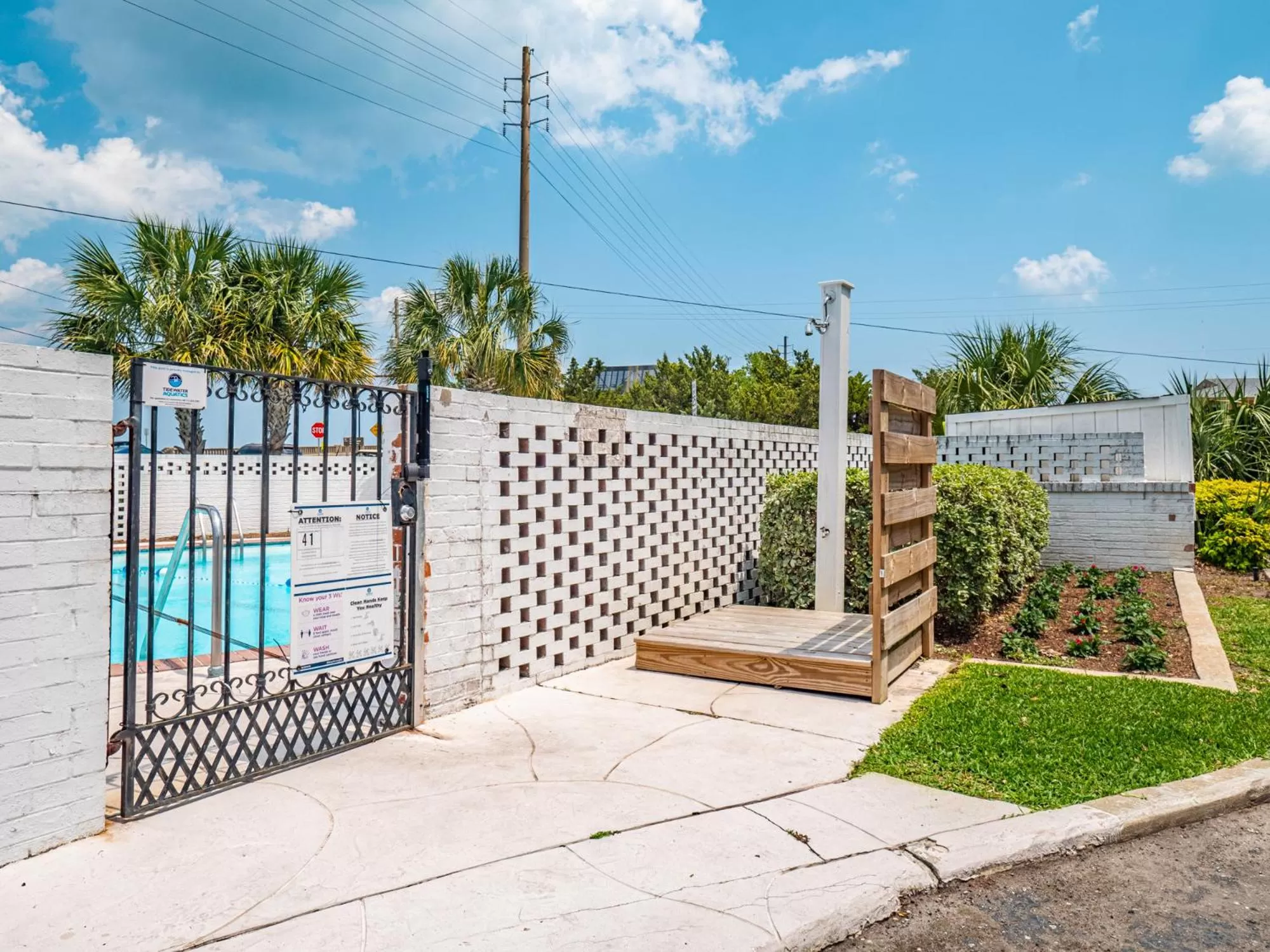 Property building, Swimming Pool in The Waterway Pet Friendly by Carolina Retreats