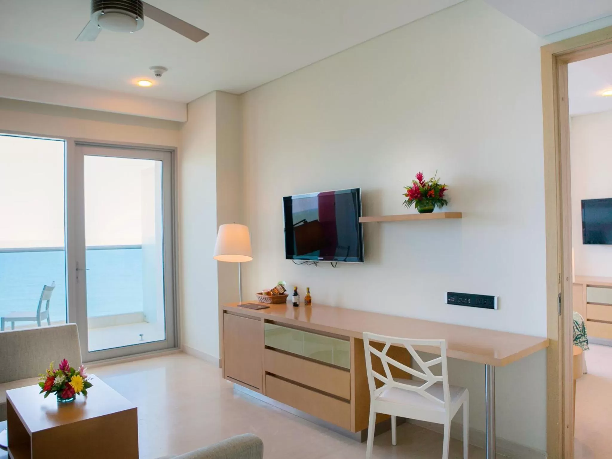 TV and multimedia in Las Americas Torre Del Mar