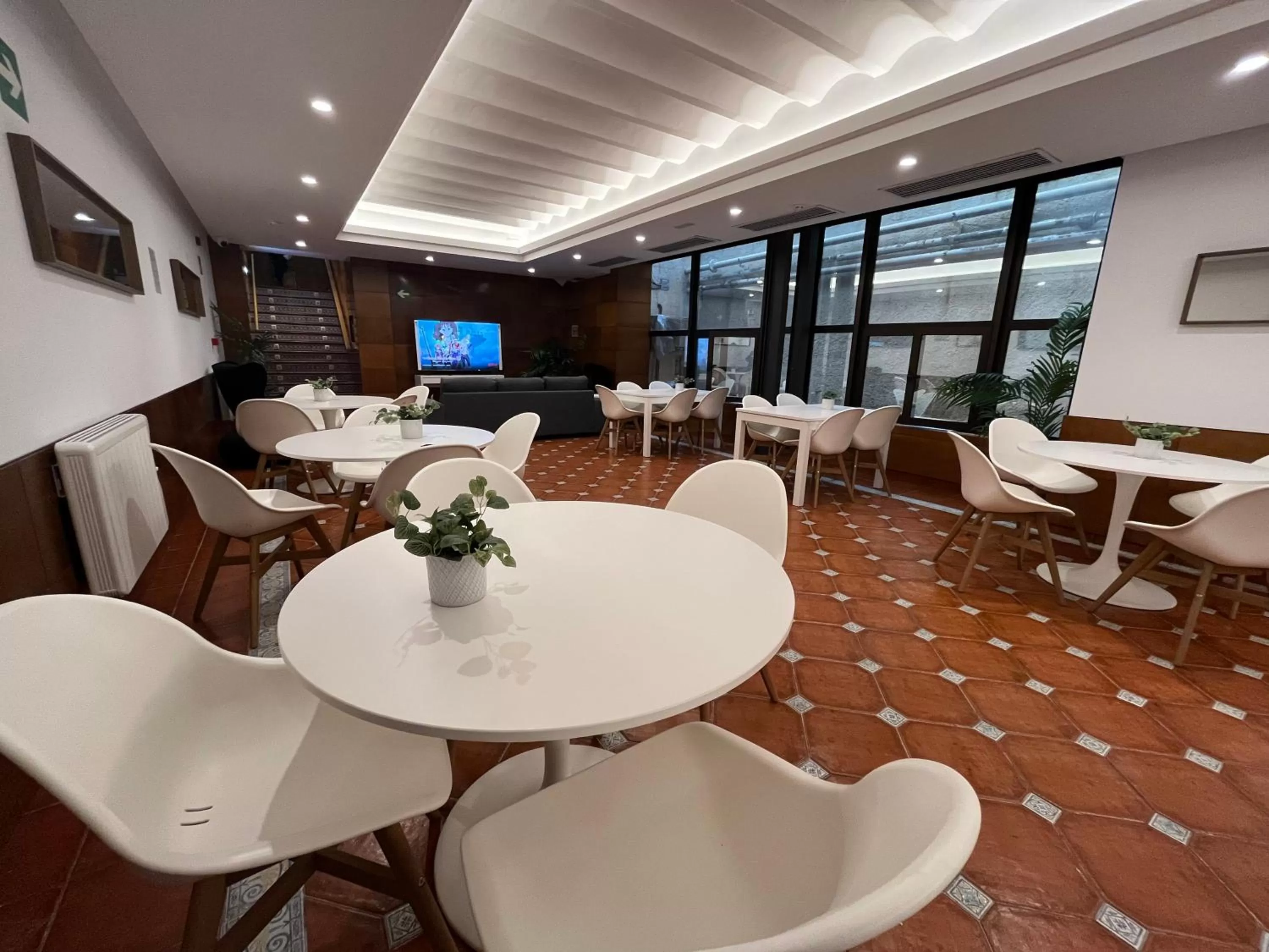 Communal lounge/ TV room in VTZ The Orus Factory Hotel - Parking Muy Económico