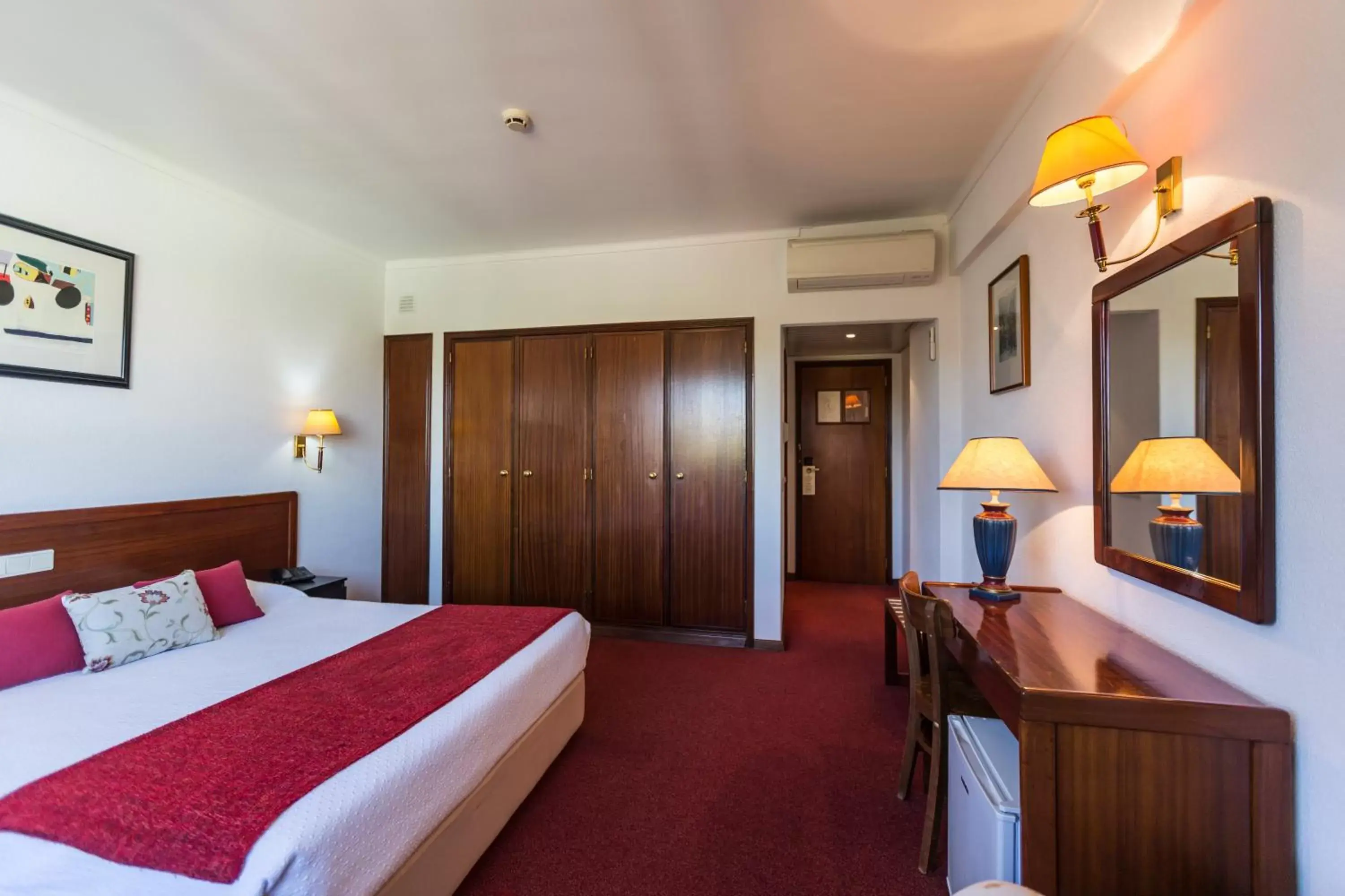 Double Room in Hotel Arangues Double Room in Hotel Arangues