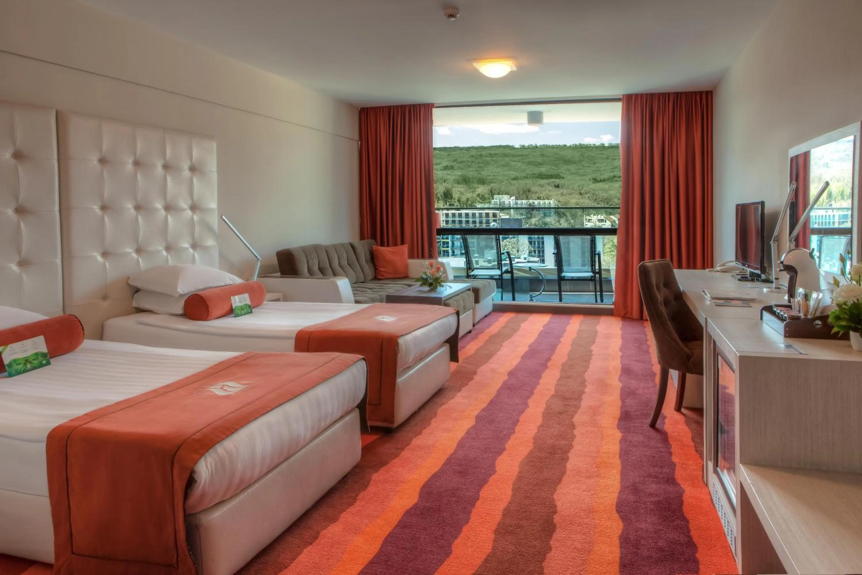 Photo of the whole room, Bed in International Hotel Casino & Tower Suites