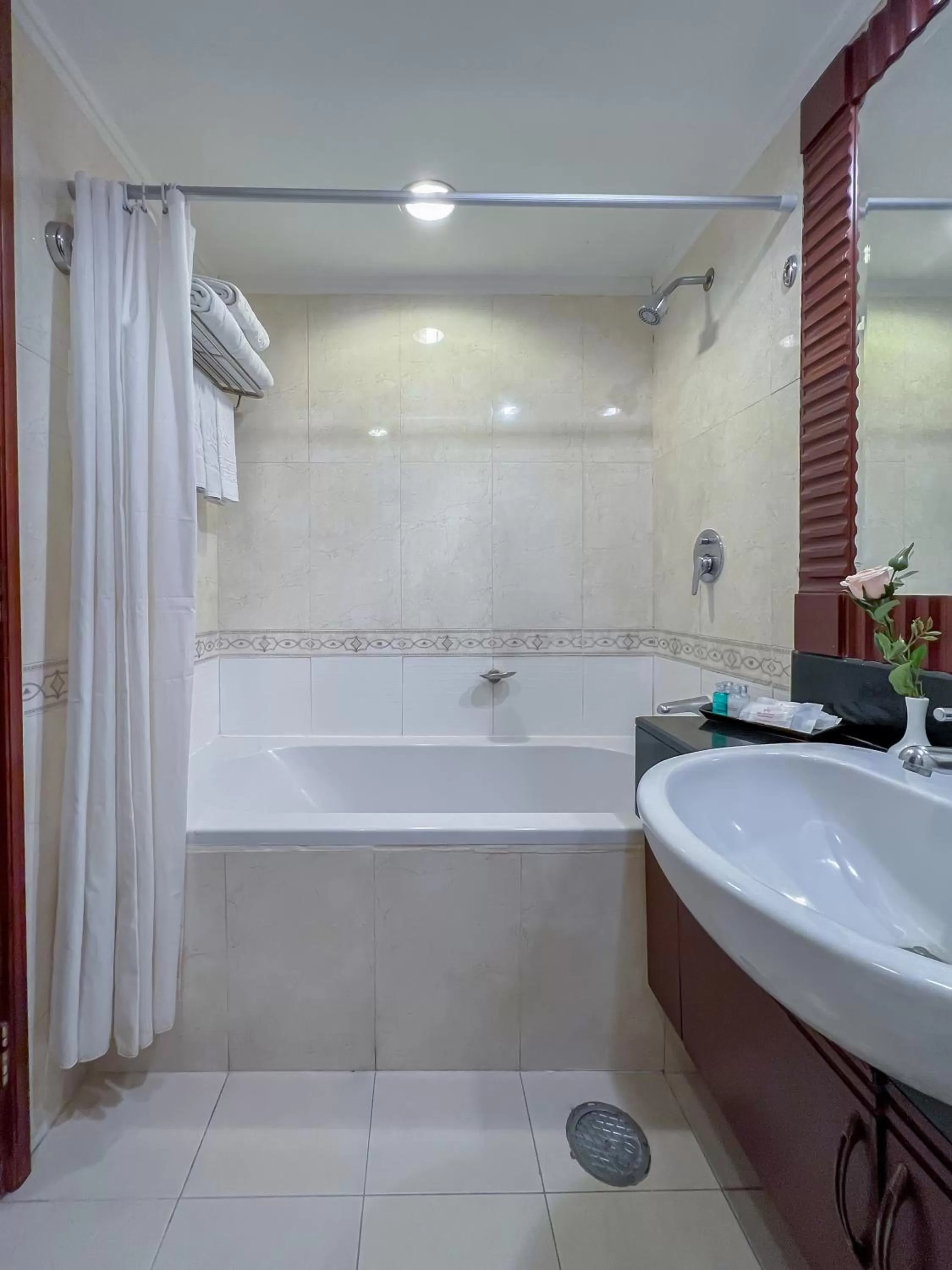 Bathroom in Prince Palace Hotel Bangkok