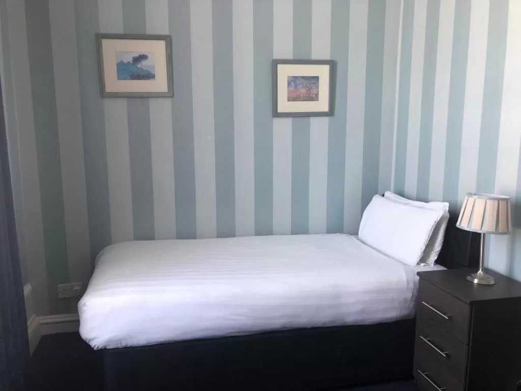 Bedroom, Bed in The Elgin Kintore Arms, Inverurie - Heritage Hotel Since 1855