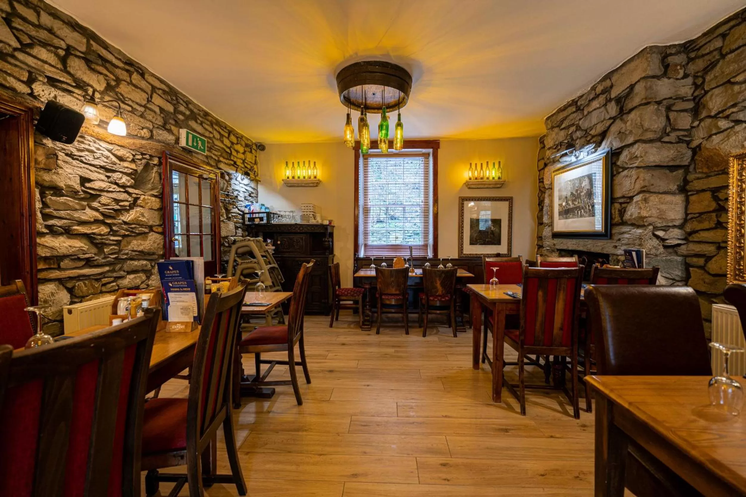 Restaurant/places to eat in Grapes Hotel, Bar & Restaurant Snowdonia Nr Zip World
