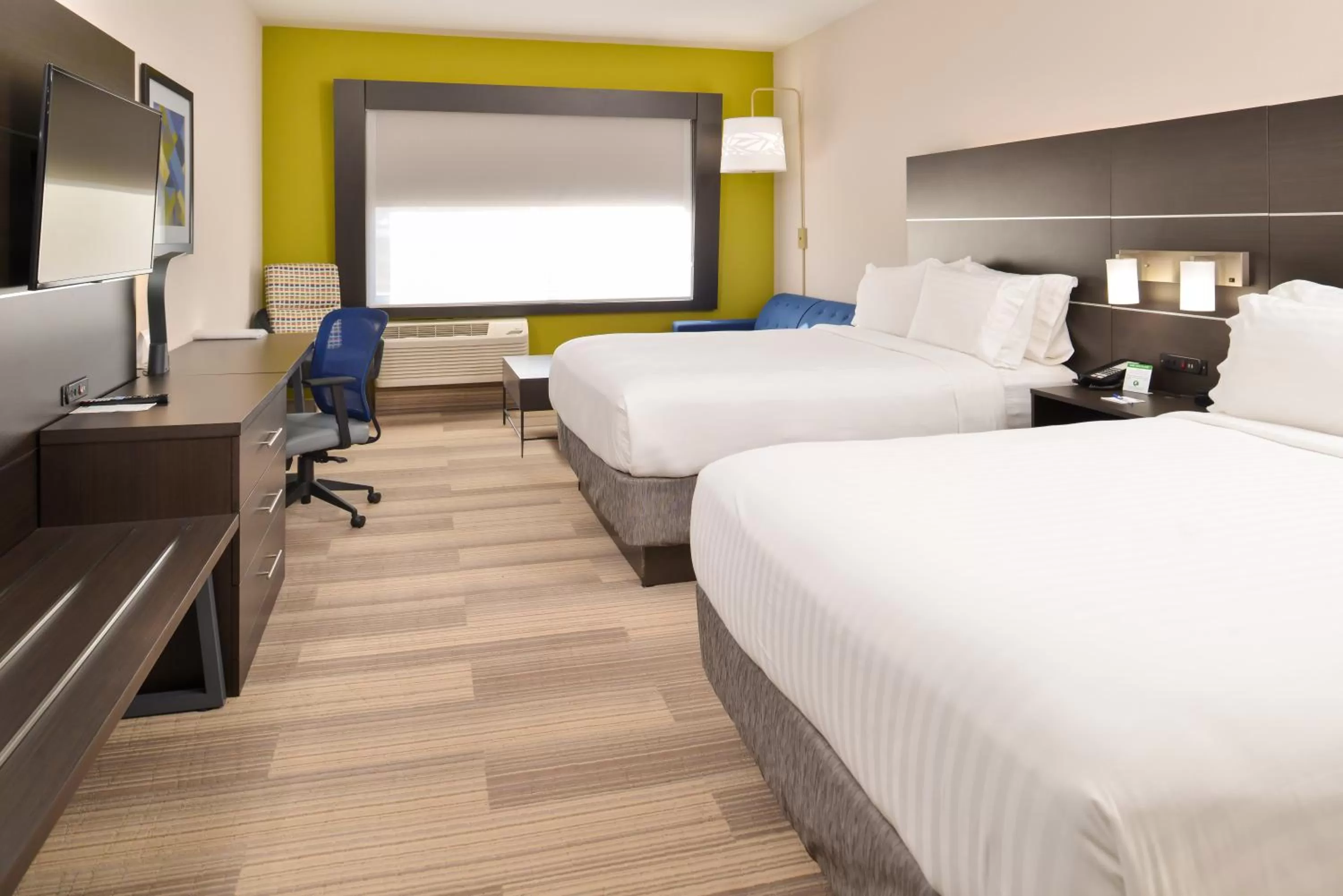 Bedroom, Bed in Holiday Inn Express & Suites - Kansas City - Lee's Summit by IHG