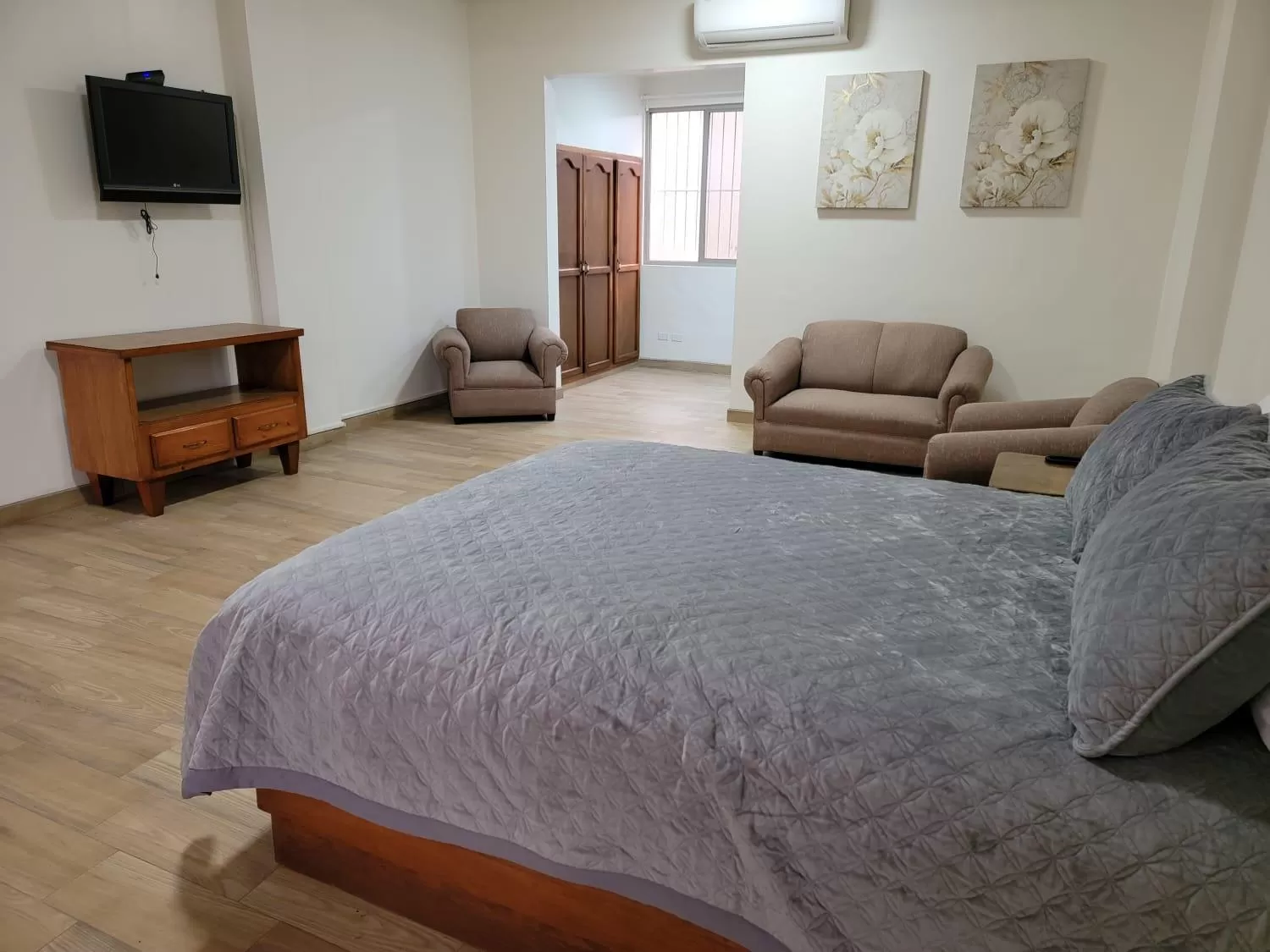 Communal lounge/ TV room, Bed in Hotel Paraiso Las Palmas