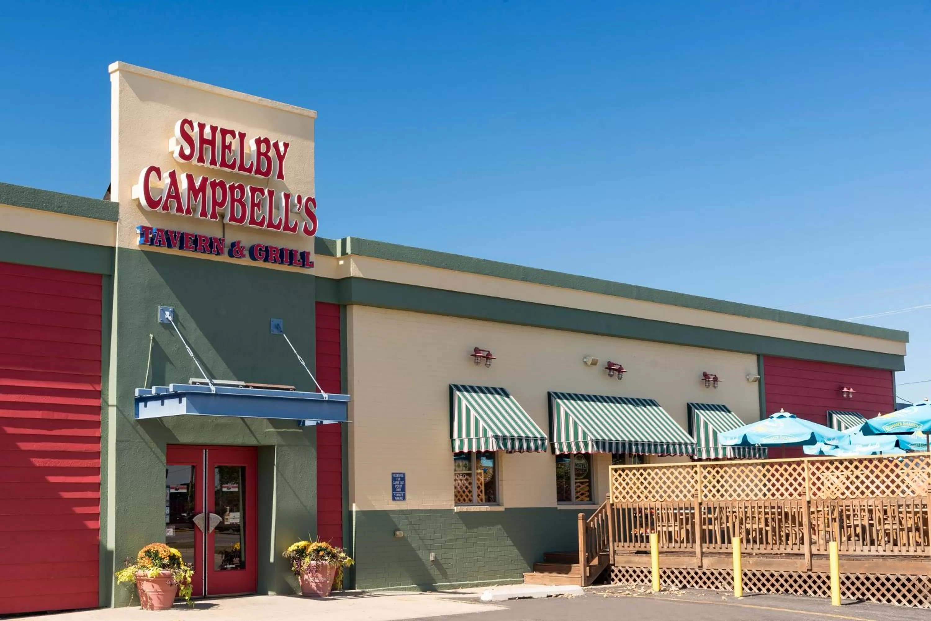 Lounge or bar, Property Building in Holiday Inn Chicago - Elk Grove, an IHG Hotel