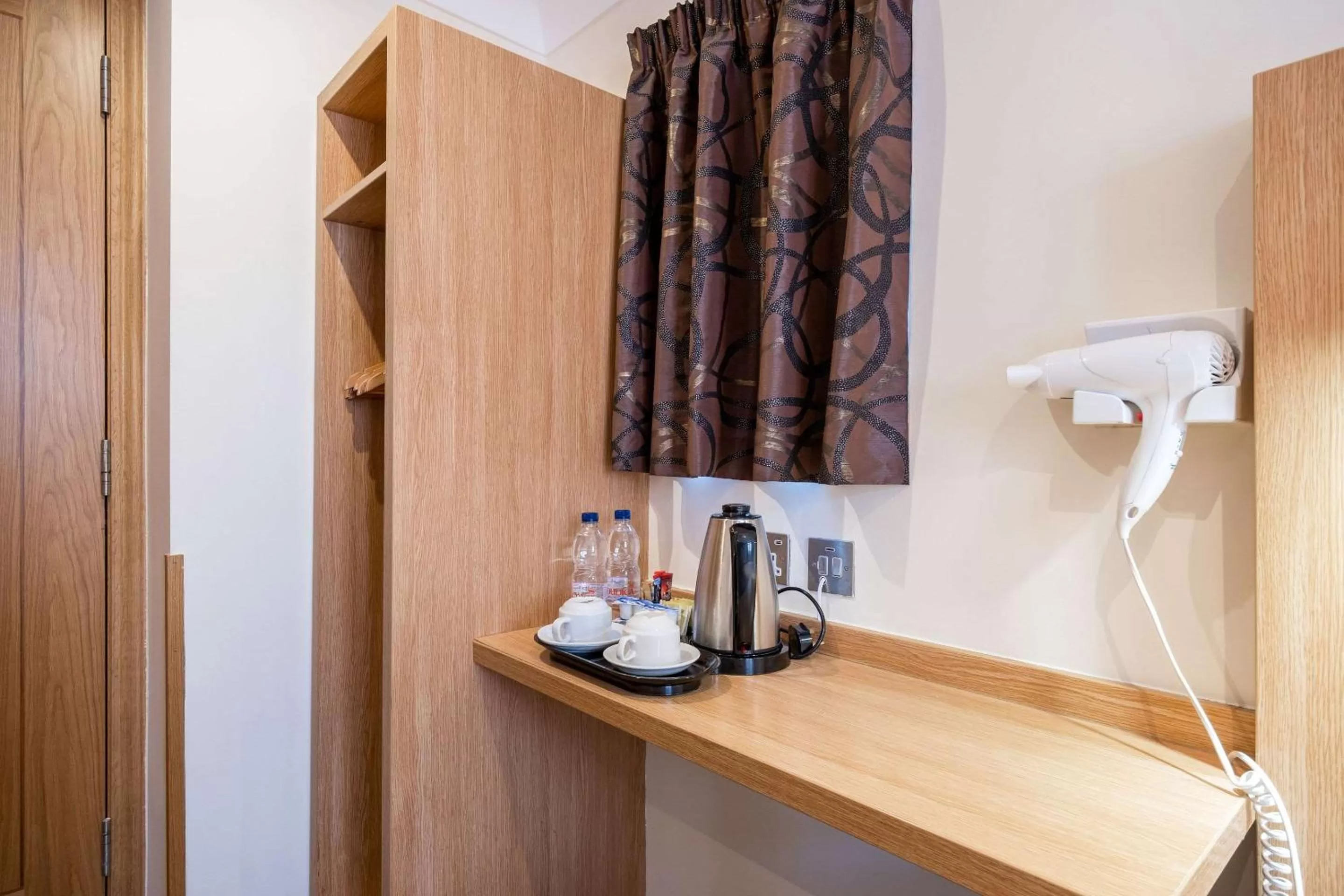 Photo of the whole room in Comfort Inn Hyde Park