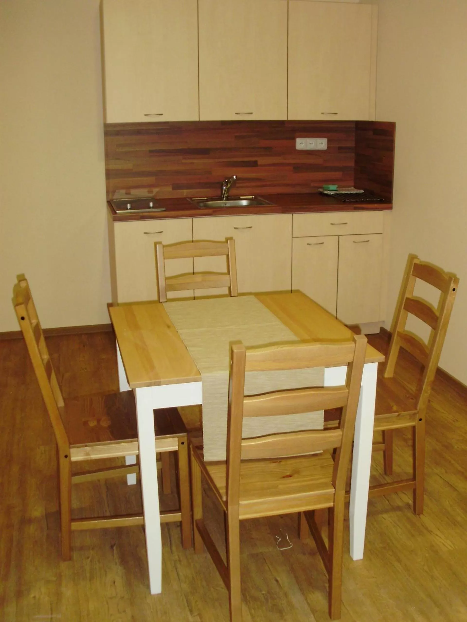 Kitchen or kitchenette, Dining Area in Hotel Zámeček na Čeladné