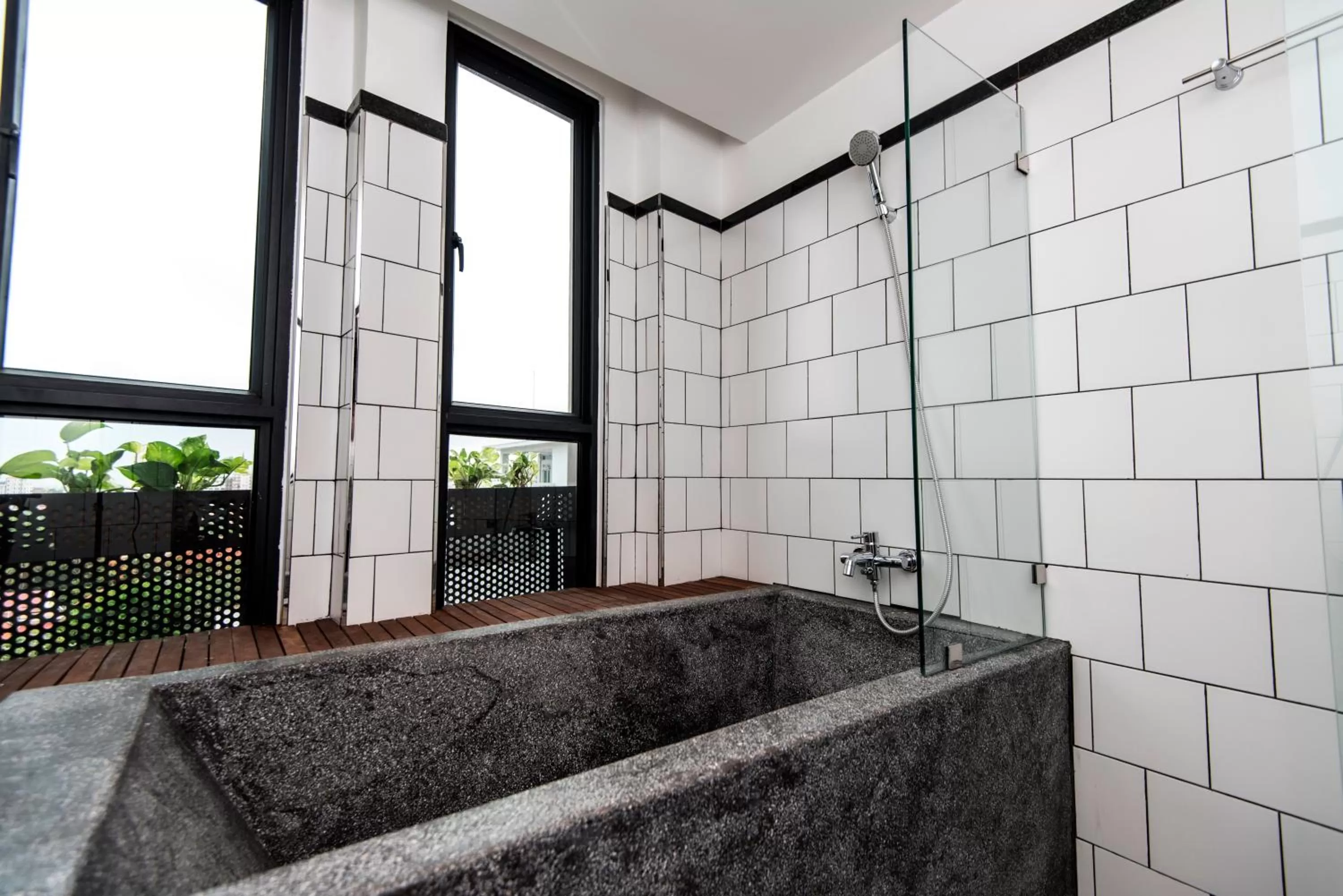 Shower in Aquarius Hotel and Urban Resort