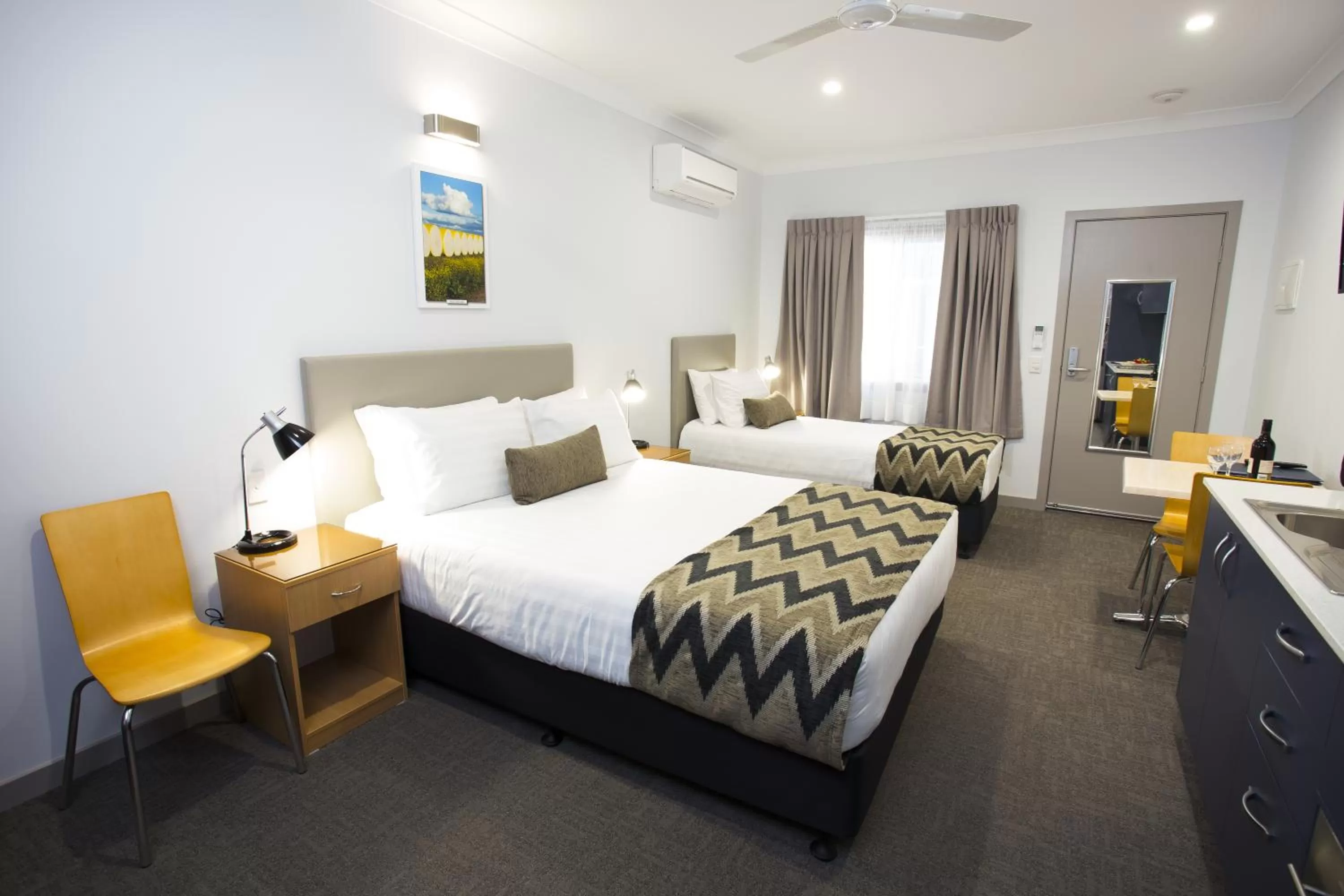 Photo of the whole room, Bed in Altitude Motel Apartments