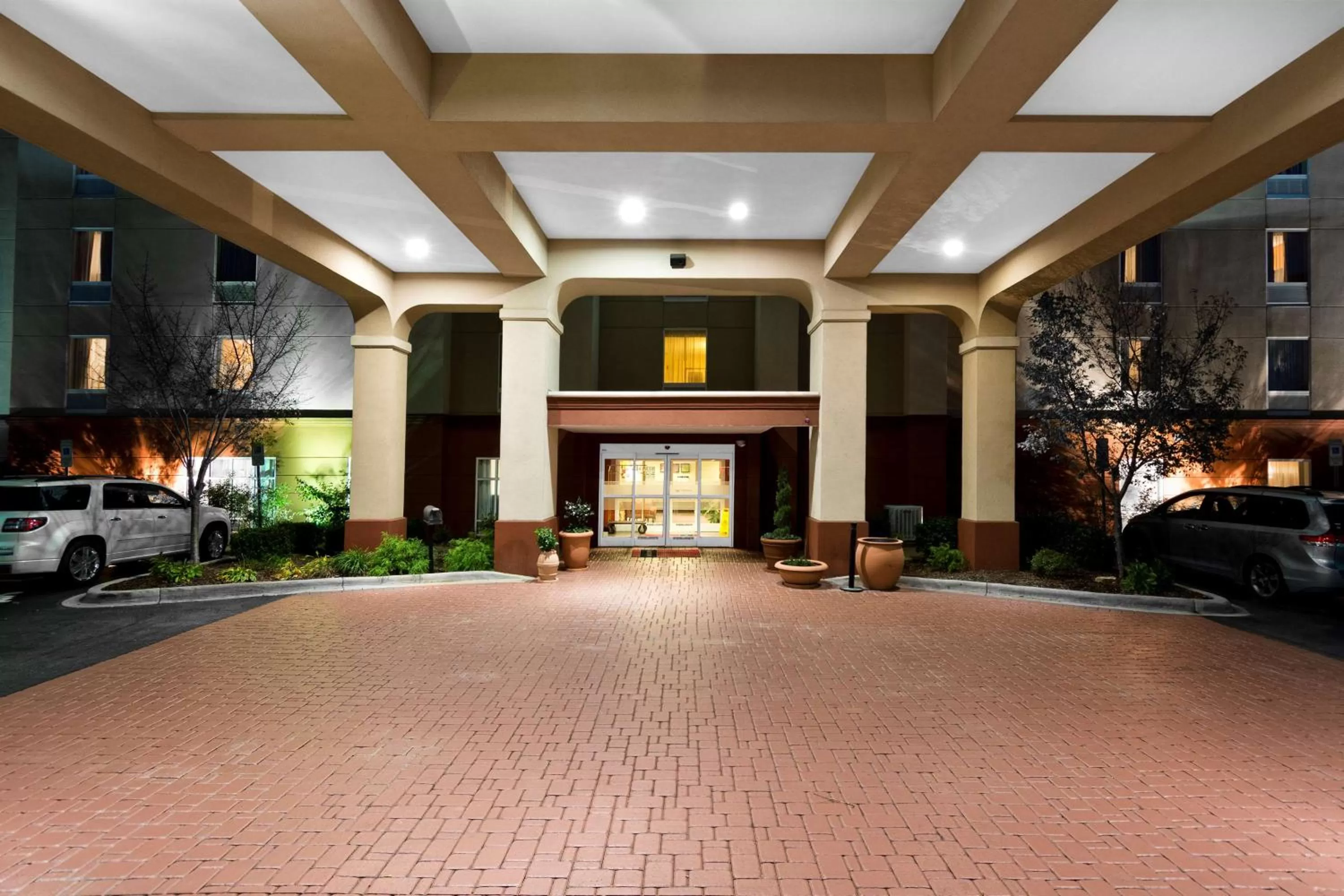 Property building in Hampton Inn Statesville